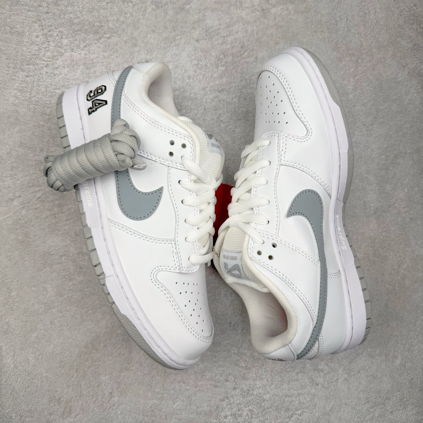 Supreme x Nike SB Dunk Low 94 Metallic Silver HQ8487-100