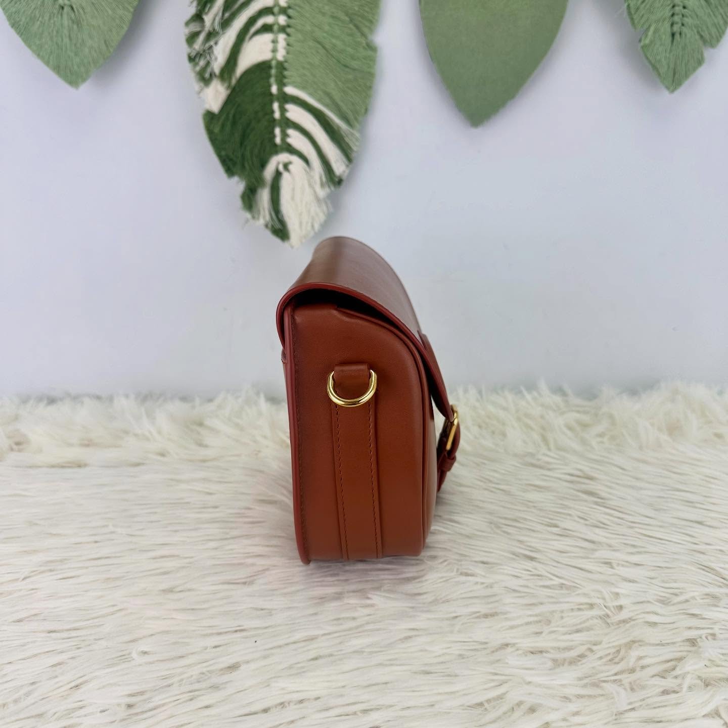 DIOR 🤍PRE OWNED BOBBY Medium 焦糖色金扣郵差包 2024年🤎