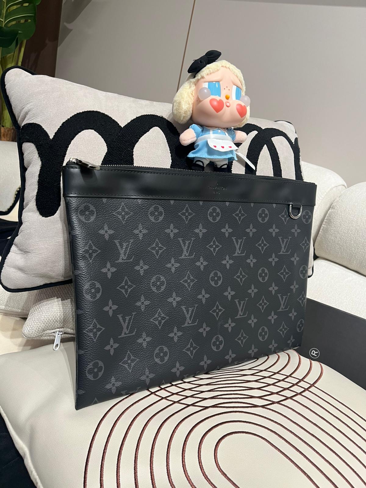 LV Monogram Clutch Bag 100%authentic, 95%new✅Dust bag