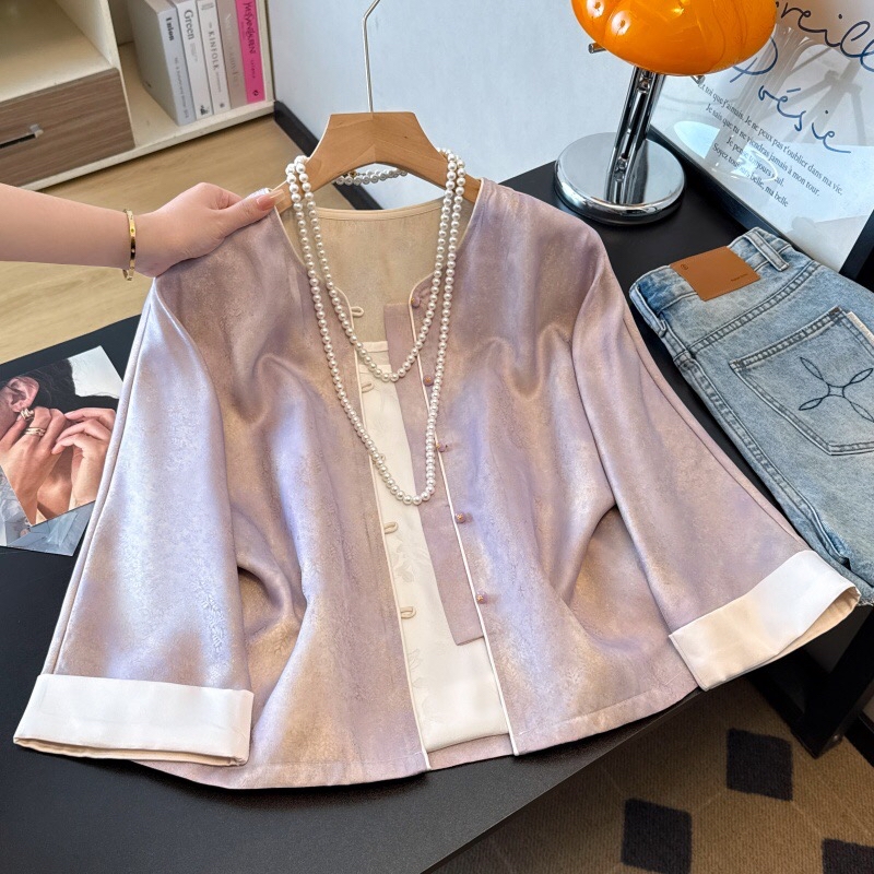 B70(0198衣) 新中式人丝面料提花卷边袖前排珠子紫开衫上衣