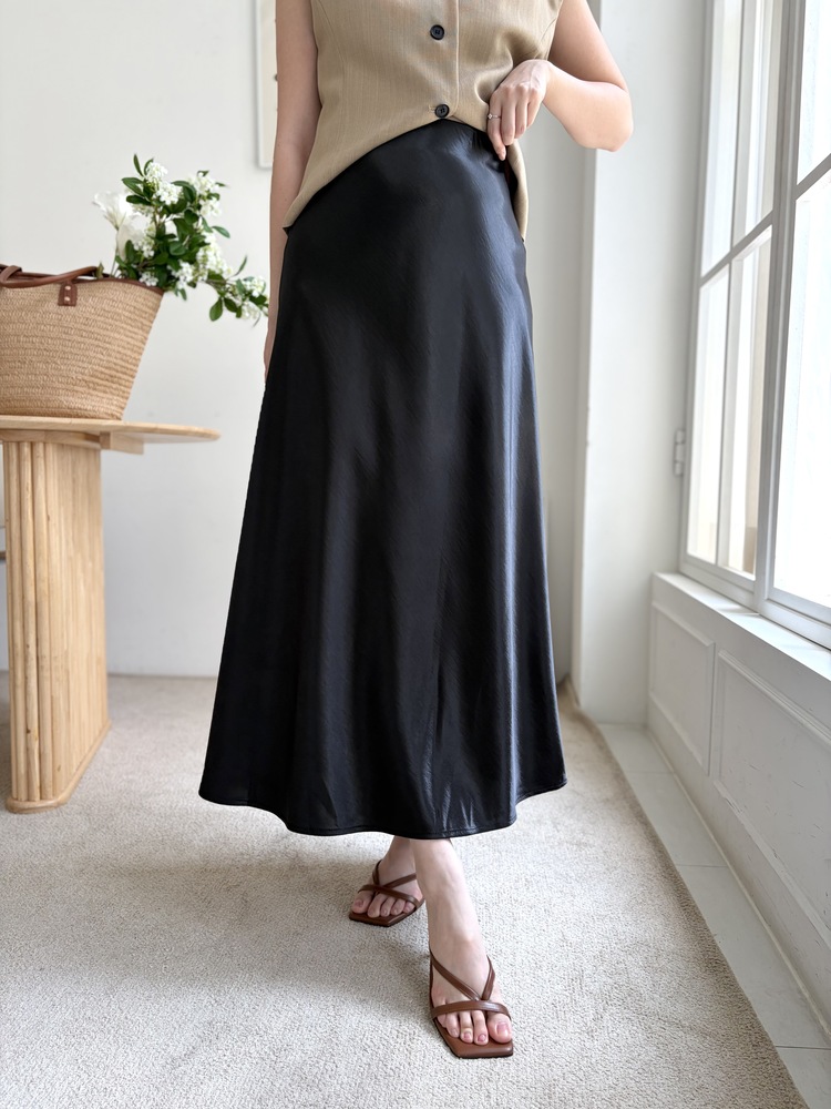 Satin Structured Skirt (Black)