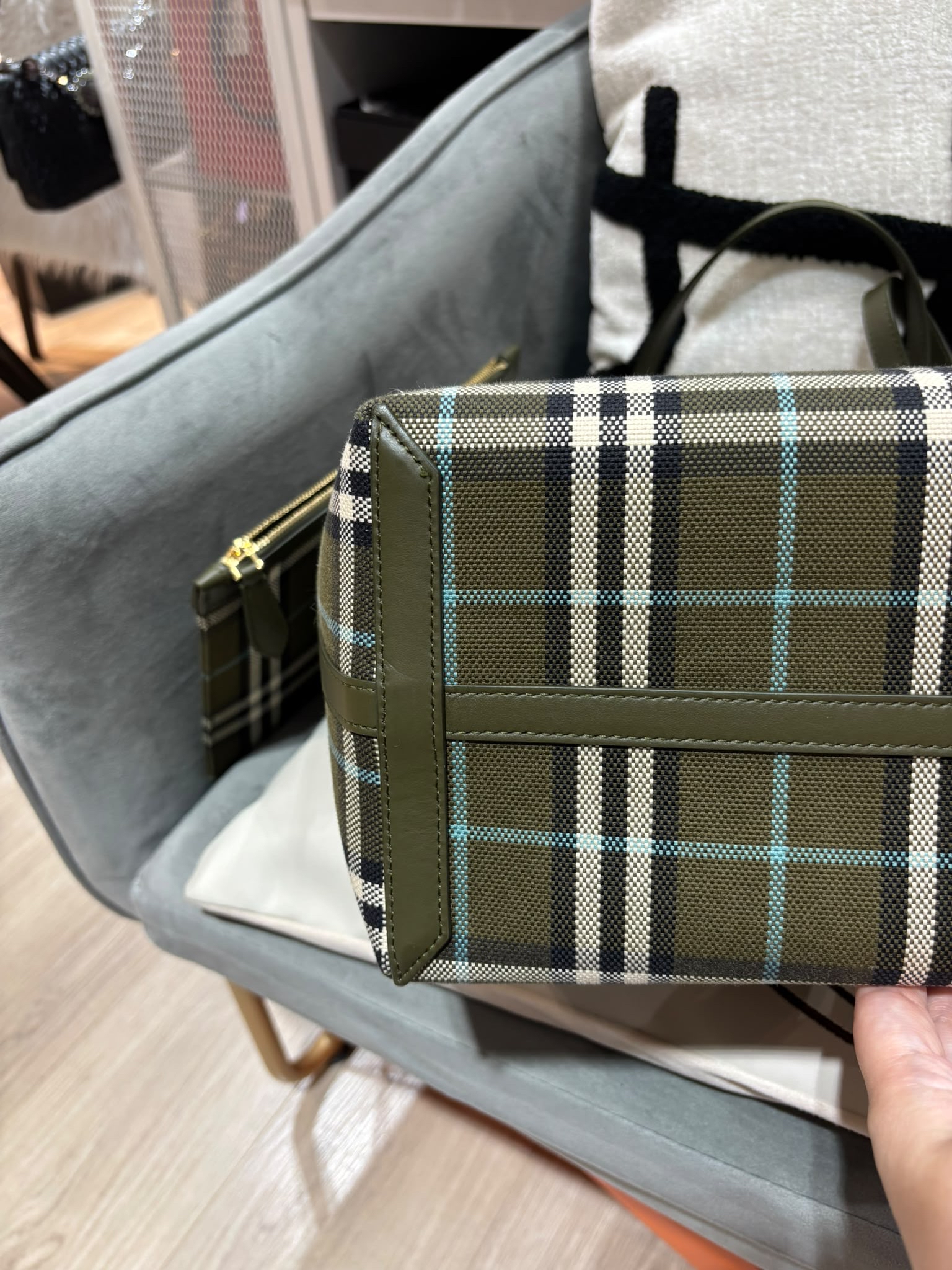 Burberry London Tote Bag Small 100%Authentic, 99%New ✅Dust bag