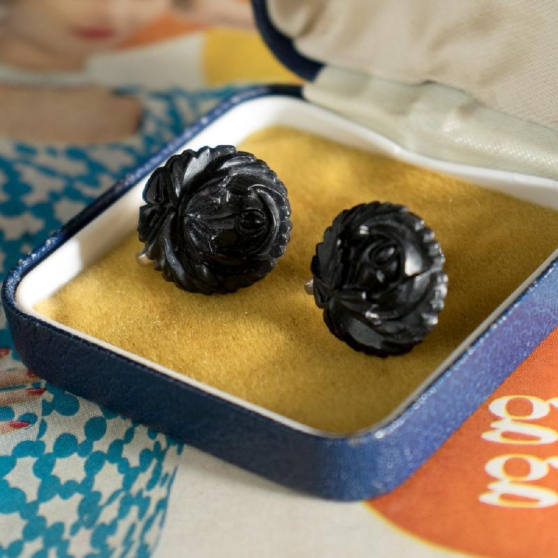 Vintage Crafted Black Rose Screw Back Earrings (EA1302)