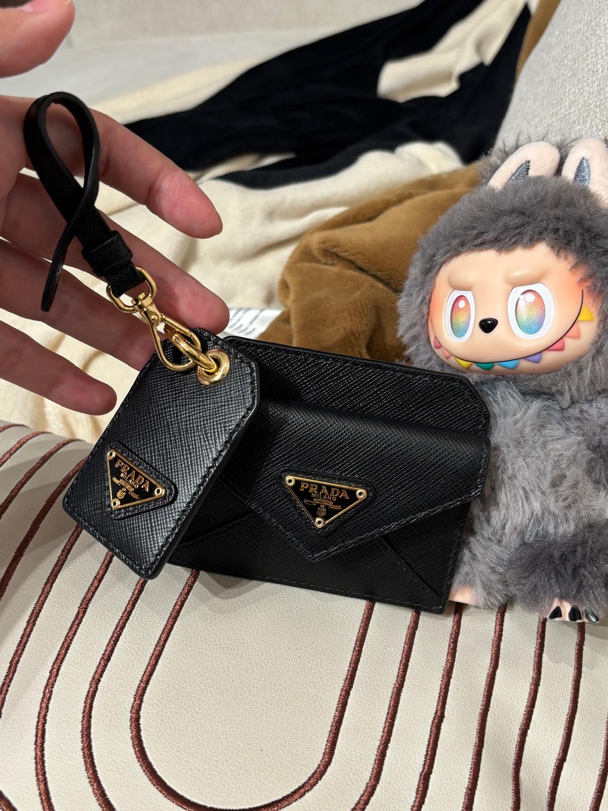 Prada card holder Saffiano Leather 卡片套鎖匙扣 100%Authentic, 98%new