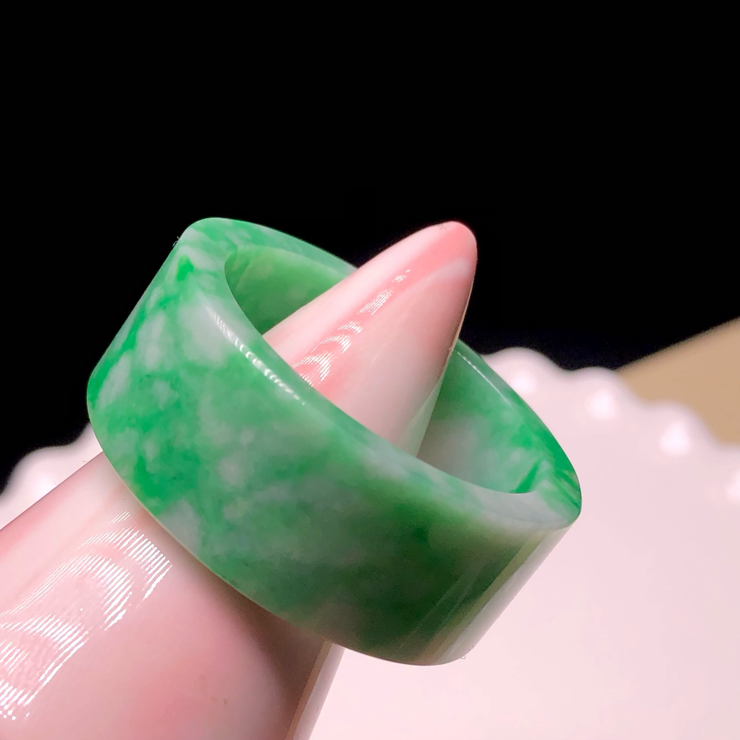 D00306 飄翠斑指