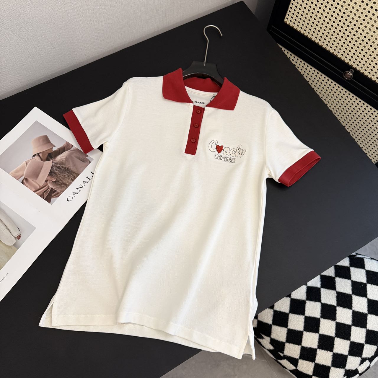 COACH 拼色領刺繡小愛心短袖 polo