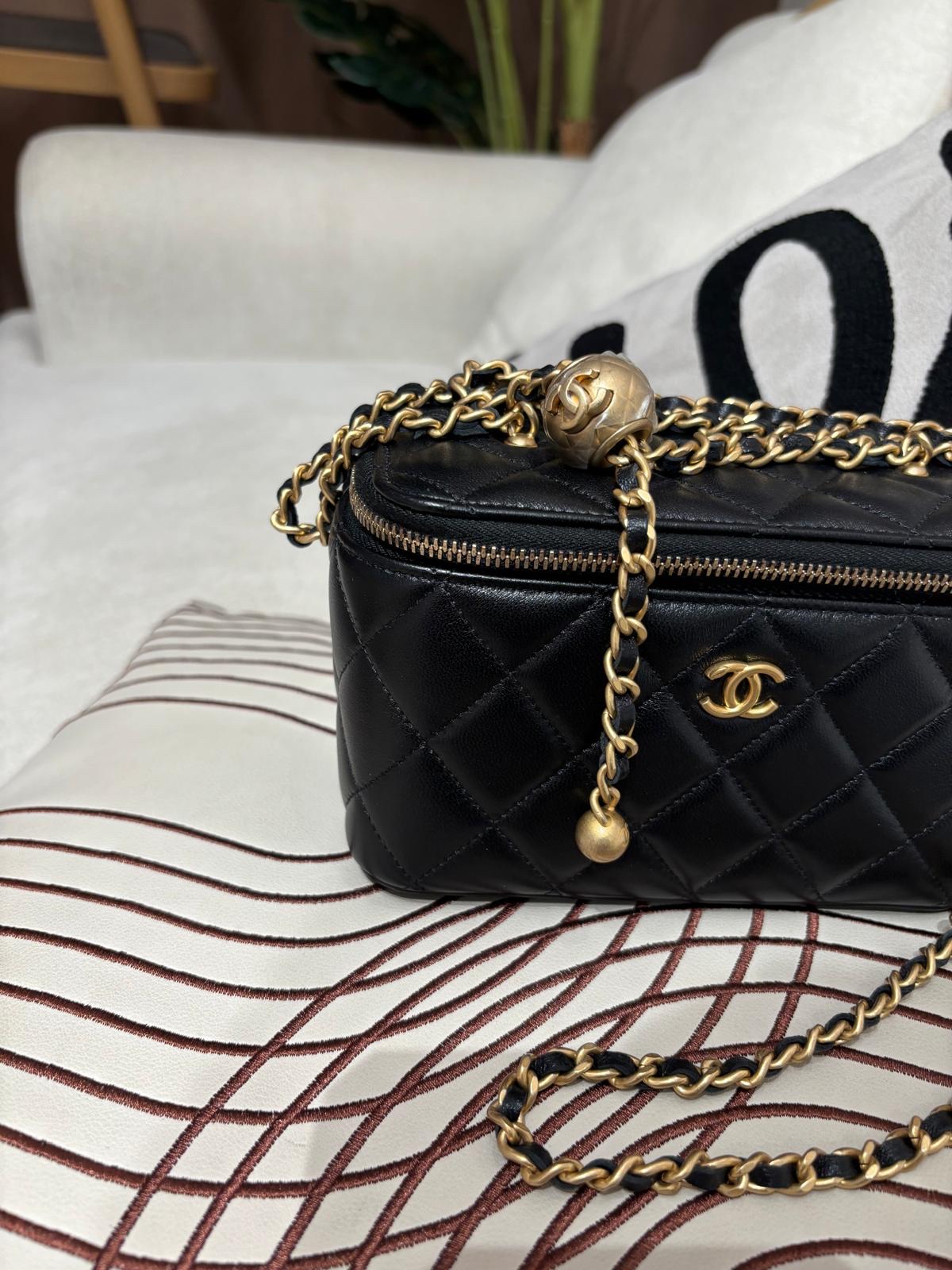 全新 Chanel vanity with pearl crush 黑色羊皮金球長盒子 100%Authentic ,全新未使用品 ✅晶片✅dust bag✅盒
