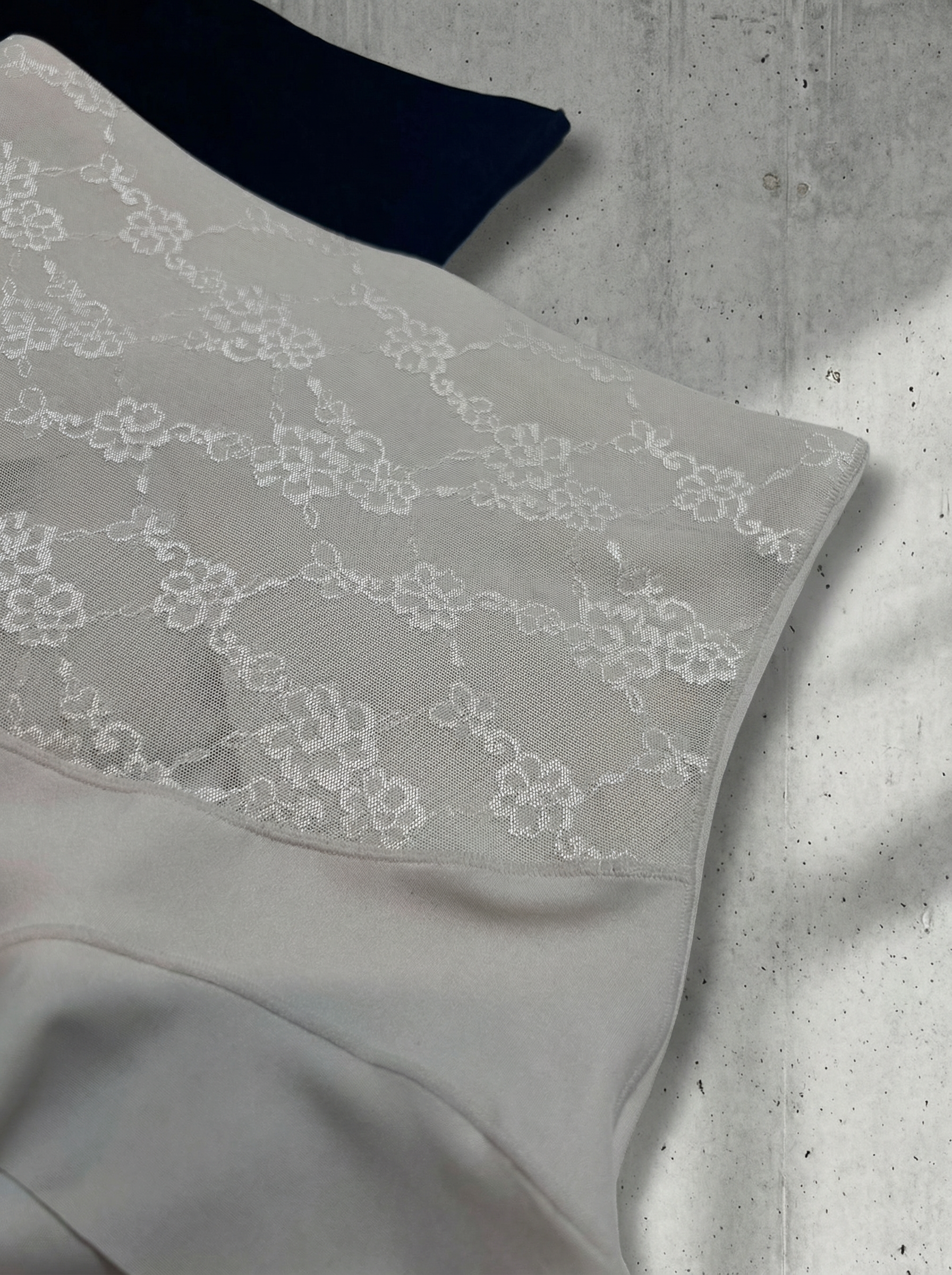 蕾絲花卉內衣及高腰塑身褲套裝