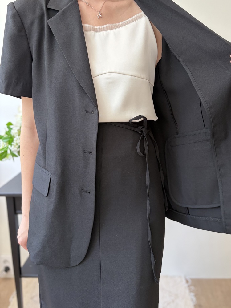 Noir Air Relaxed Blazer (Black)