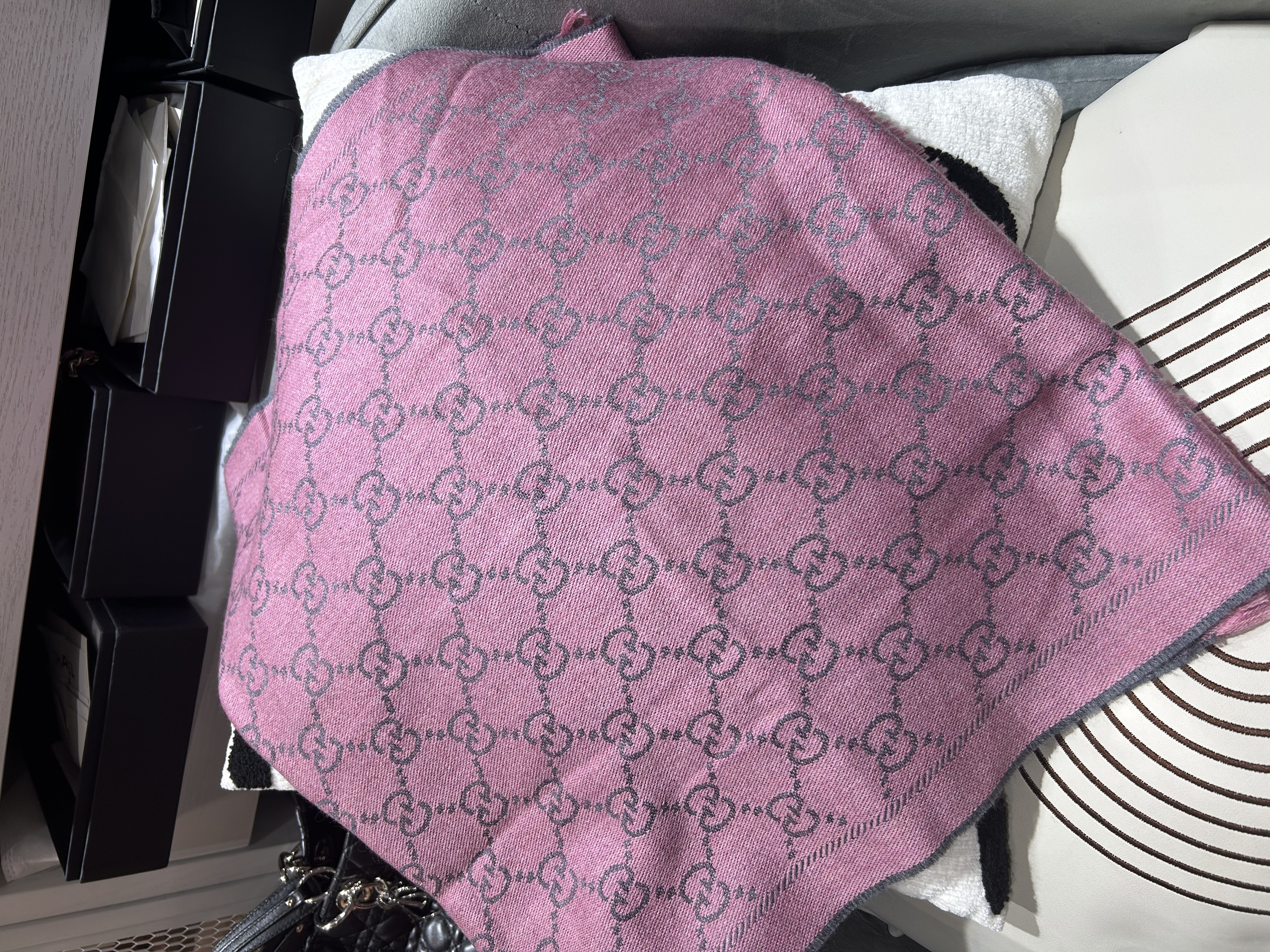 GUCCI scarf wool GG Monogram Scarf GG羊毛經典頸巾/圍巾 ，100%Authentic, 98%New