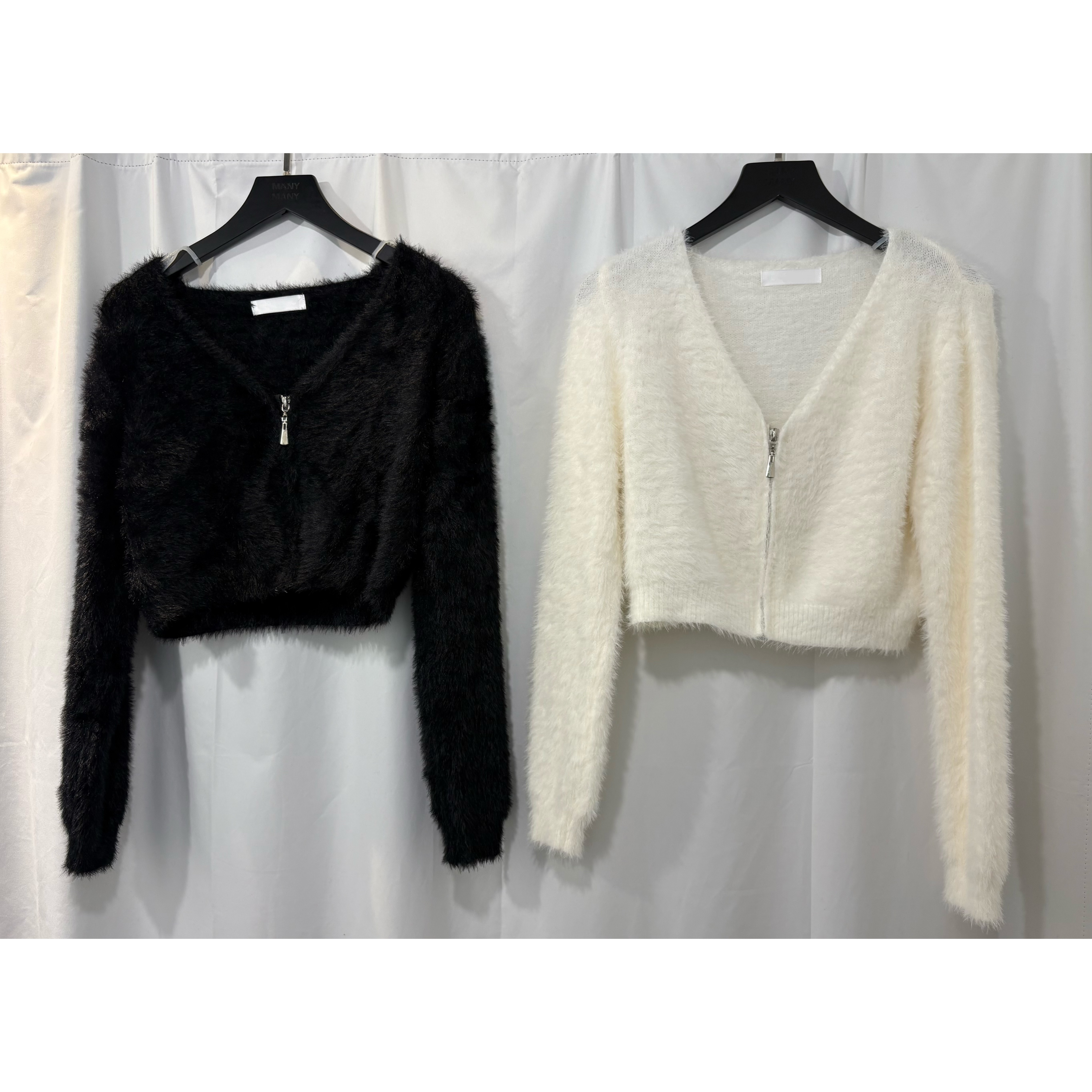 新品價及新年前收貨2月3號8PM截單💛《V ZIPPER MOMO CROP》 2602B