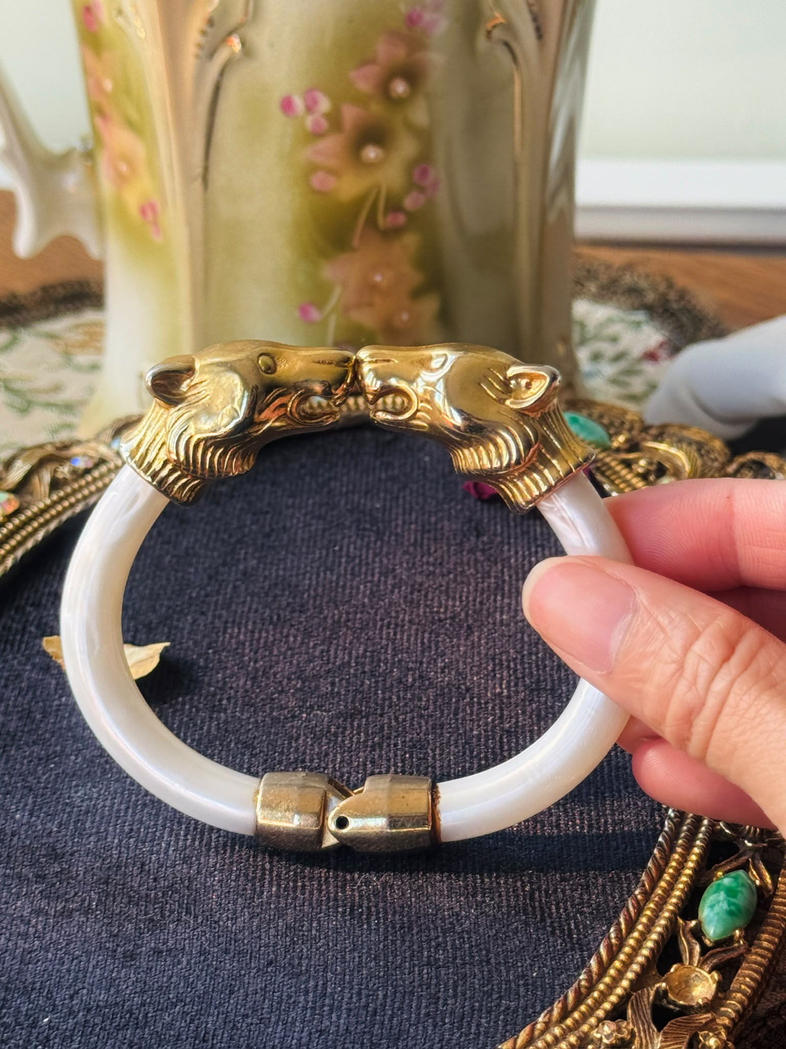 C.a. 1980s Leopard Or Panther Pearlized Resin Bracelet / Bangle (MT2679)