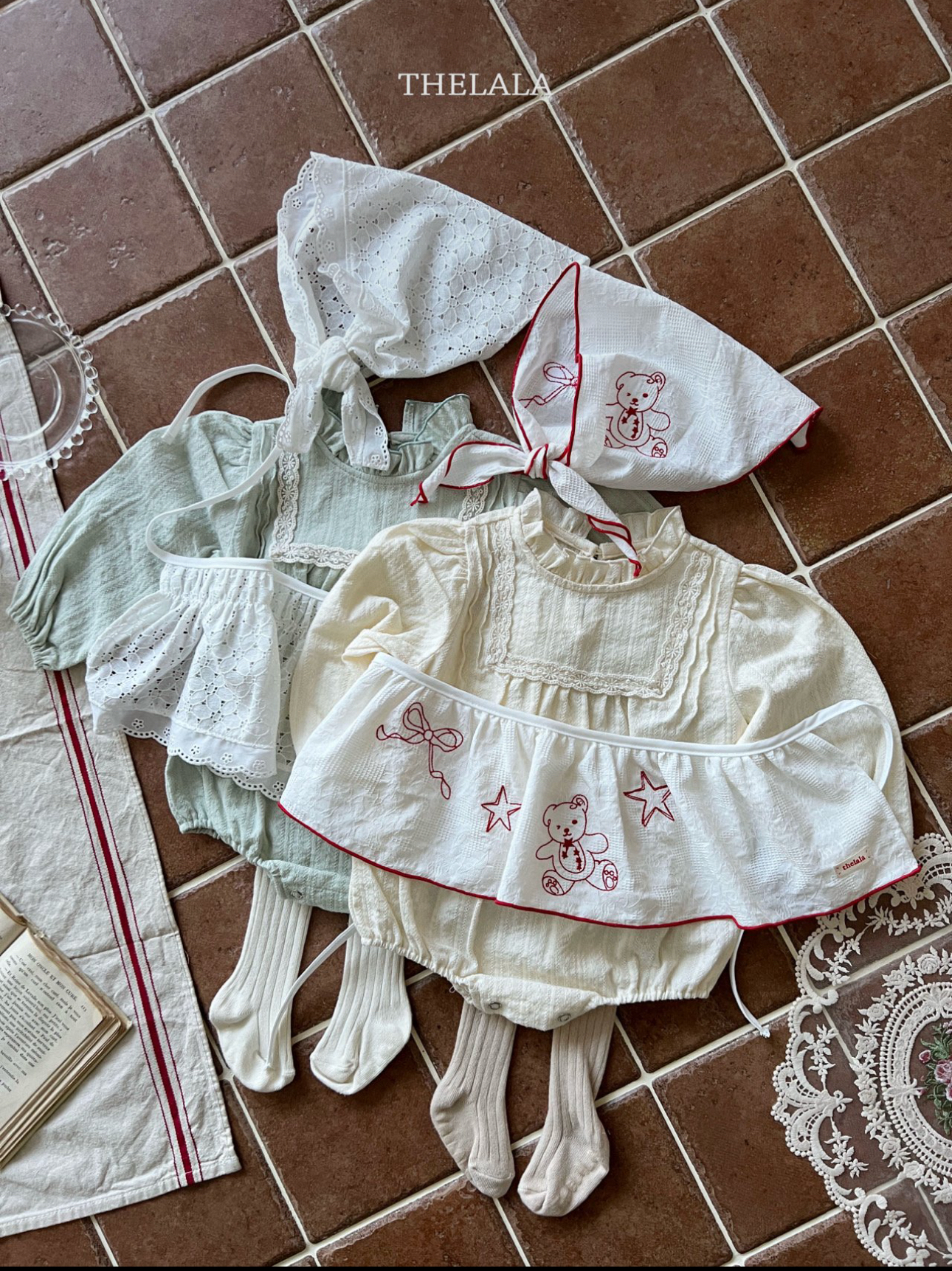 🌸預訂 韓國直送🌸🇰🇷THELALA兩色蕾絲花邊領長袖包屁衣