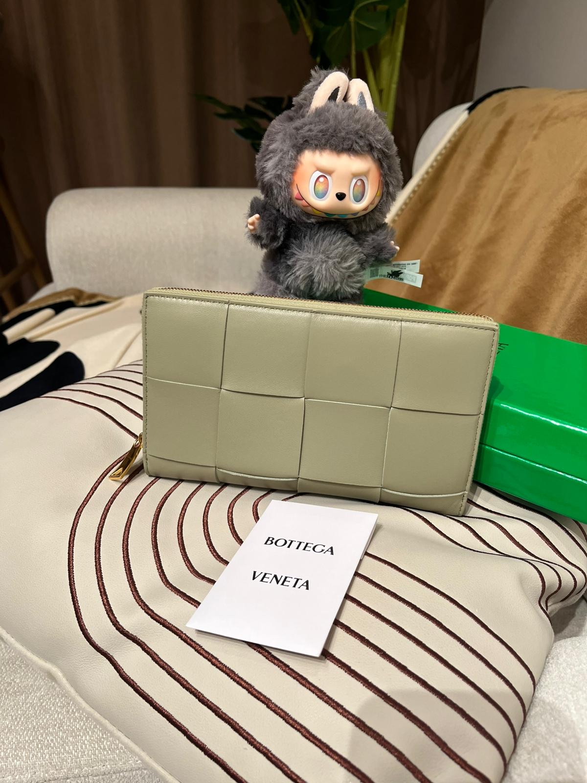 未使用品 Bottega Veneta BV Maxi Long Wallet 長銀包  100%Authentic, 未使用品 ✅booklet ✅dust bag ✅box