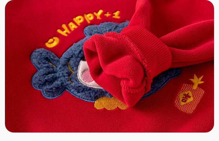 部分現貨🧨新年款預訂🧨兩色年年有魚卡通毛毛刺繡貼花抓絨衛衣