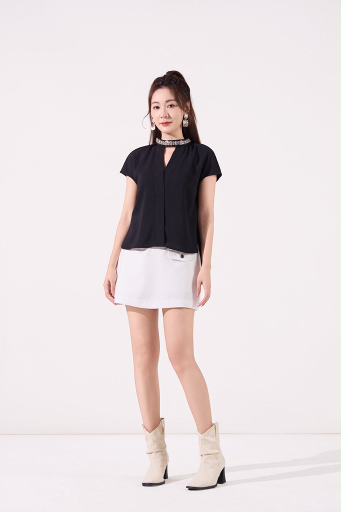 10141360 Crystal Keyhole Blouse