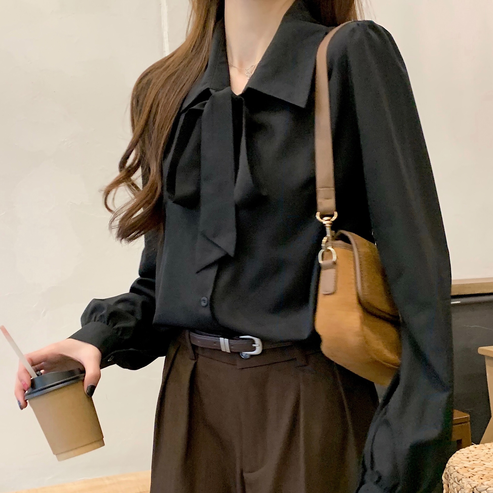 B147(7940) 法式通勤风蝴蝶结翻领灯笼袖黑白衬衫上衣 