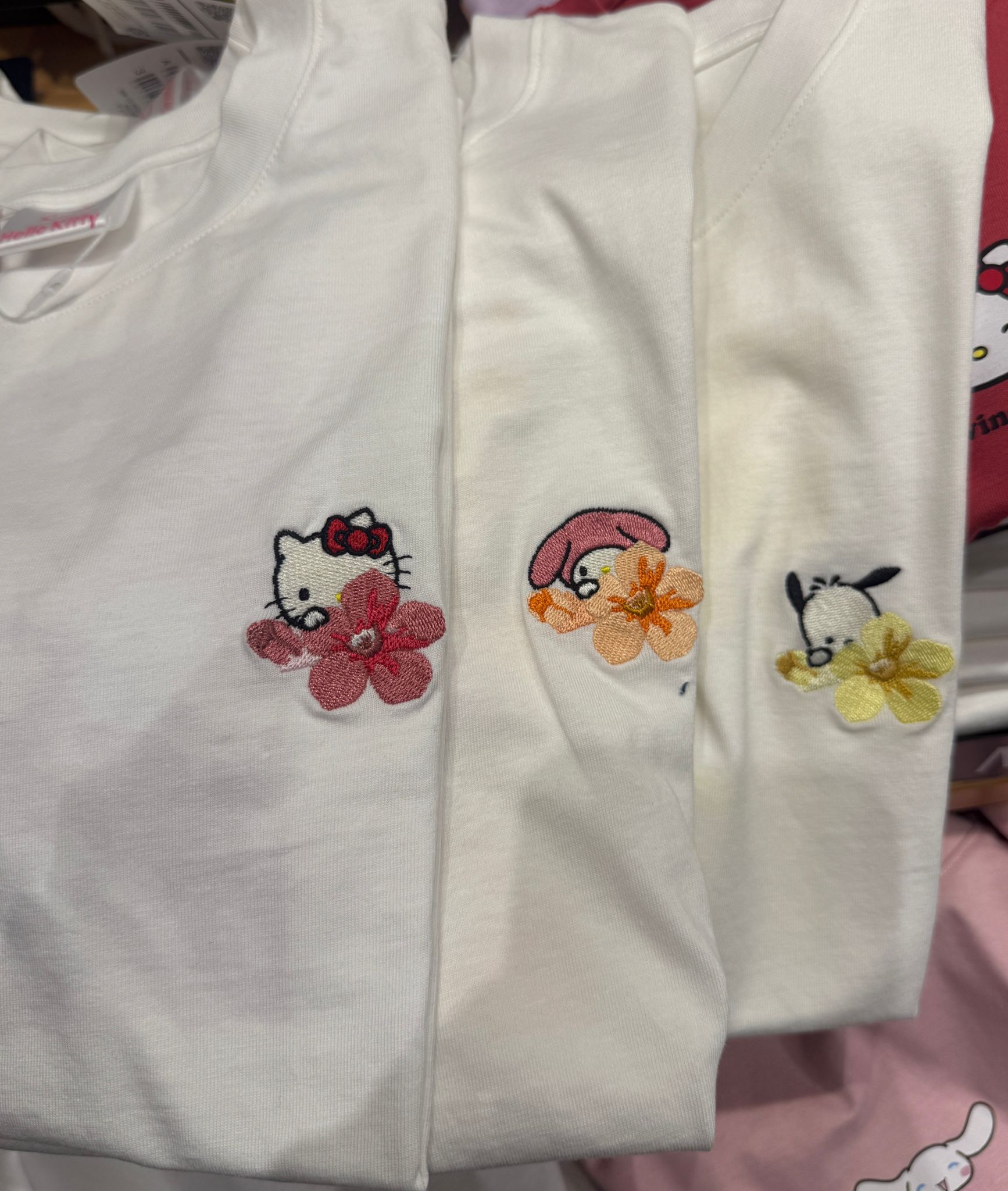 Honeys x sanrio 刺繡花前後logo tee Size xs/S /m /L /xl/2xl/3xl