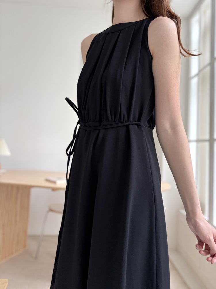 Pleated Halter Maxi Dress (Black)