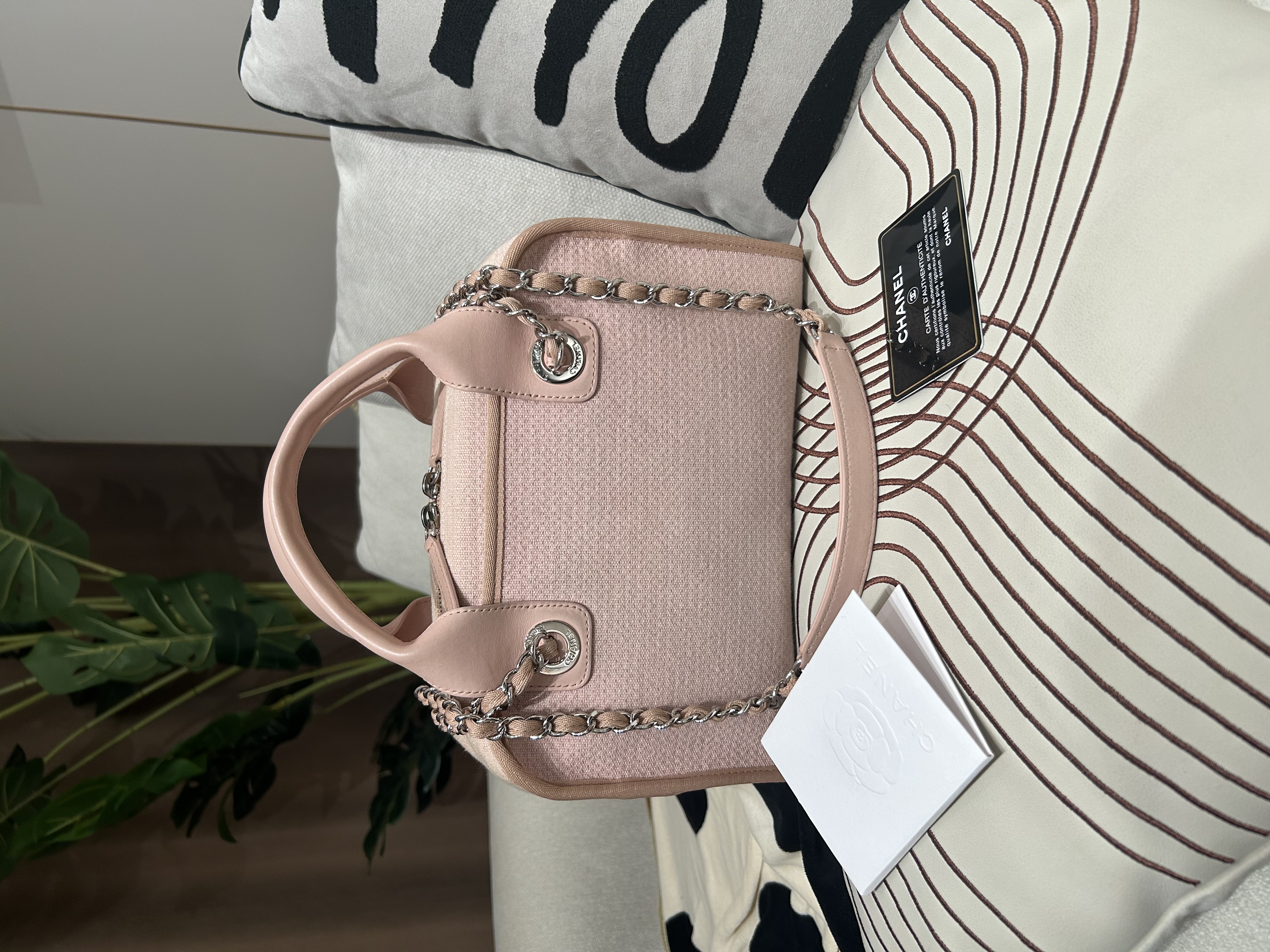 Chanel Deauville Boston Shoulder Bag Pink 100%Authentic, 95%New ✅收據✅20Card✅Dust bag