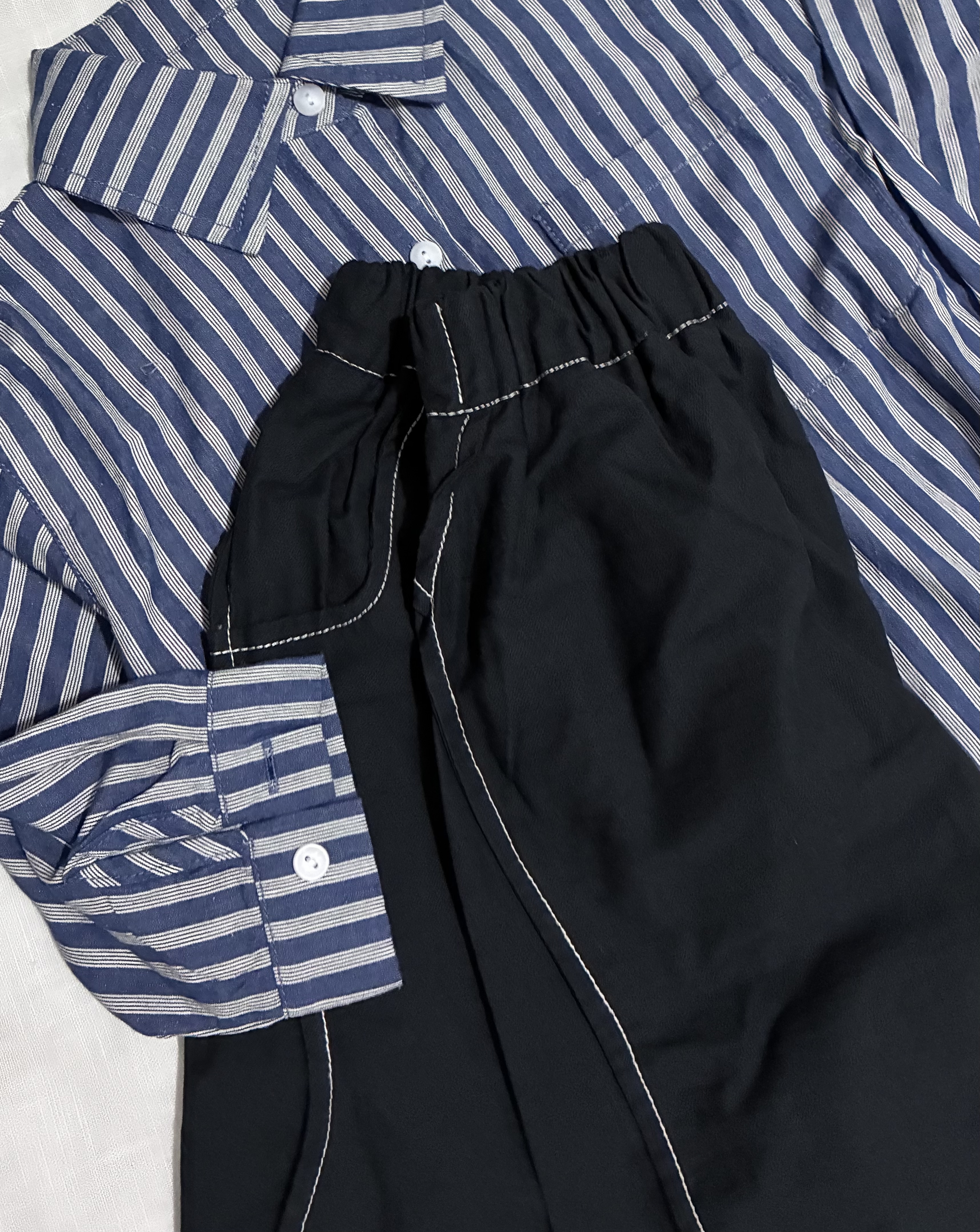 深藍色牛仔撞色線中褲YX25018