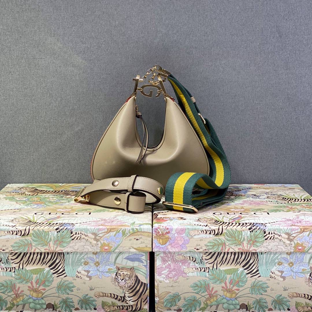 ▪大货实拍 𝗚𝘂𝗰𝗰𝗶 𝗔𝘁𝘁𝗮𝗰𝗵𝗲新品系列 型号：699409 尺寸：23*22*5cm