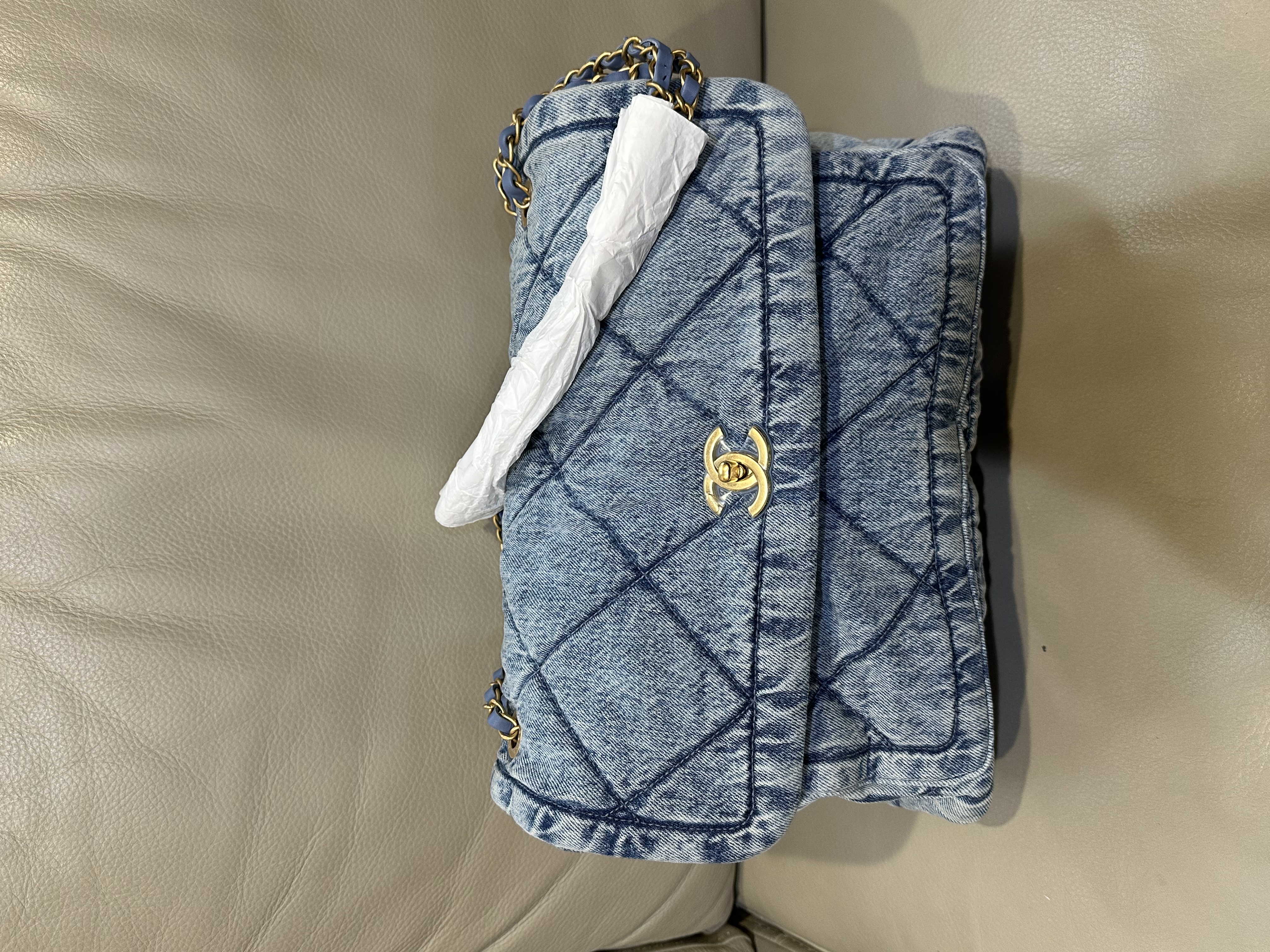 Pre-Owned  Chanel Light Blue Denim Hobo Bag / Product Code: 26040519