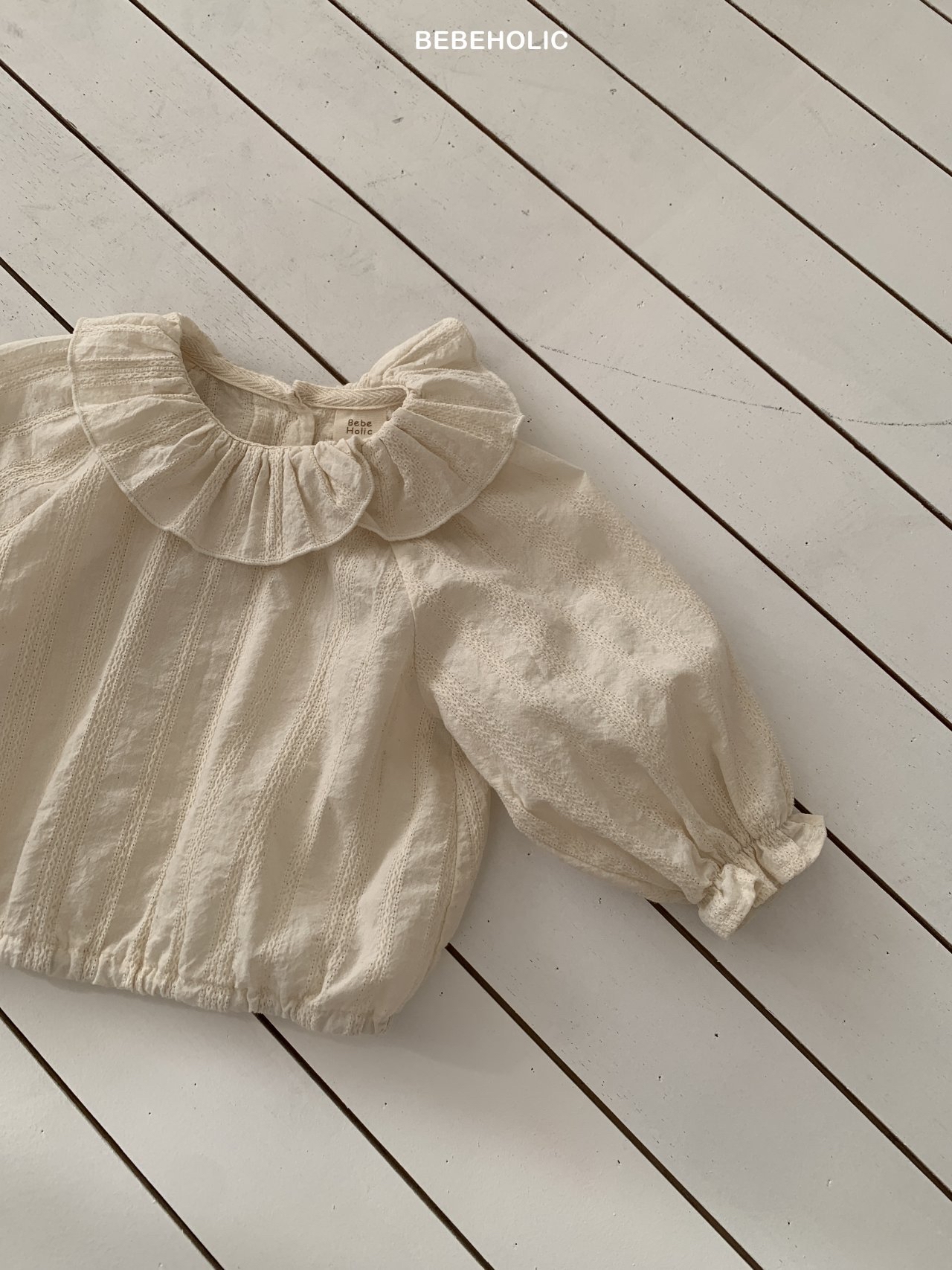 🌸預訂 韓國直送🌸🇰🇷BEBEHOLIC兩色提花荷葉領長袖上衣