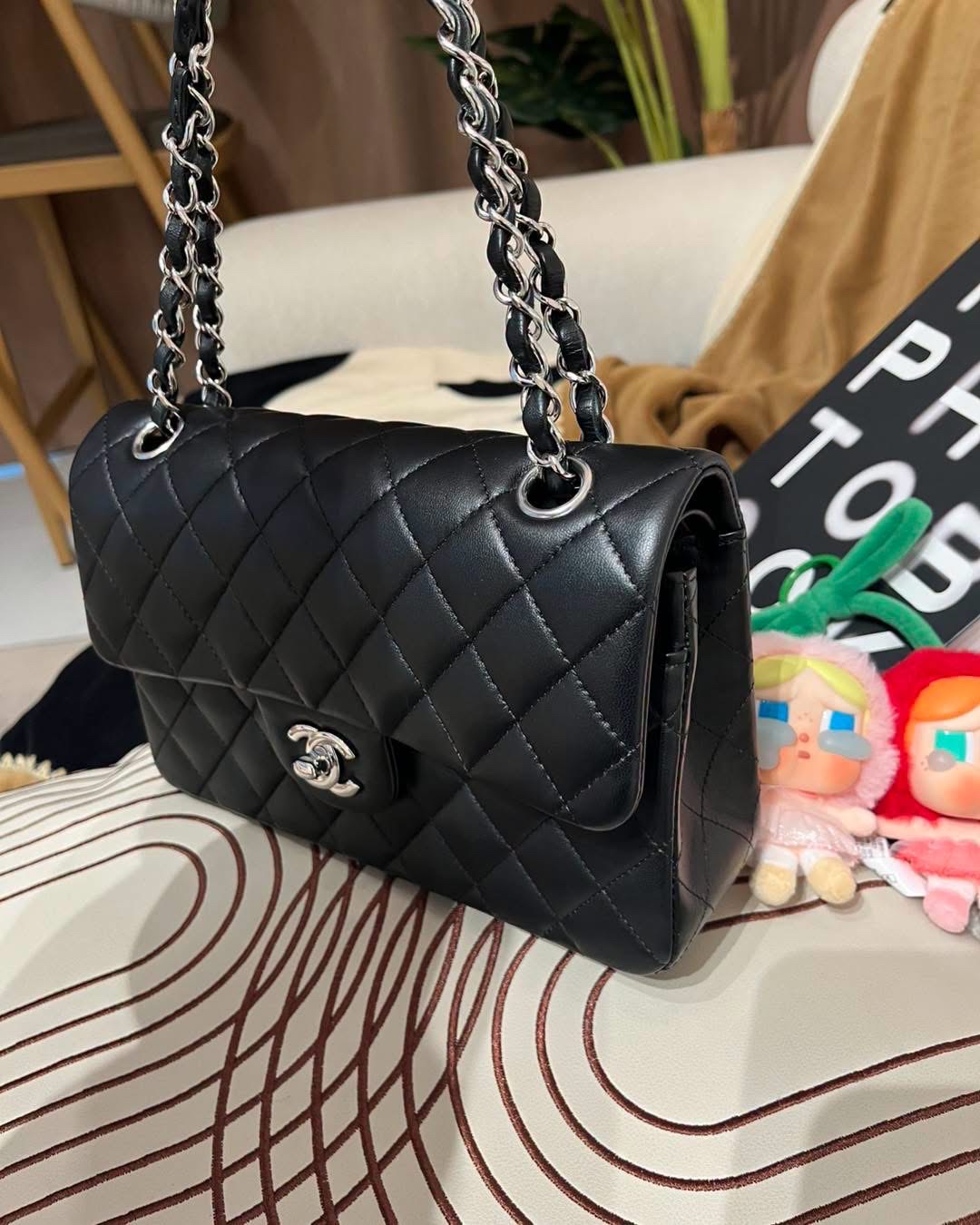 Chanel classic flap 23 A01113 cf23 黑羊銀扣 100%Authentic, 95%New  ✅晶片✅塵袋✅盒