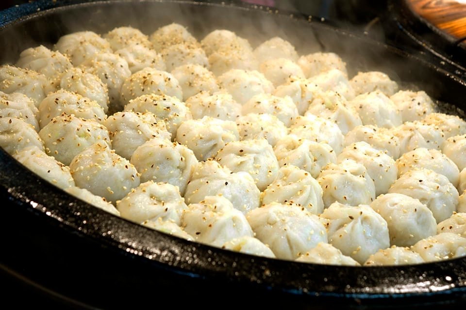 台灣師大夜市排隊名店 #會爆漿噴汁的小煎包！ 