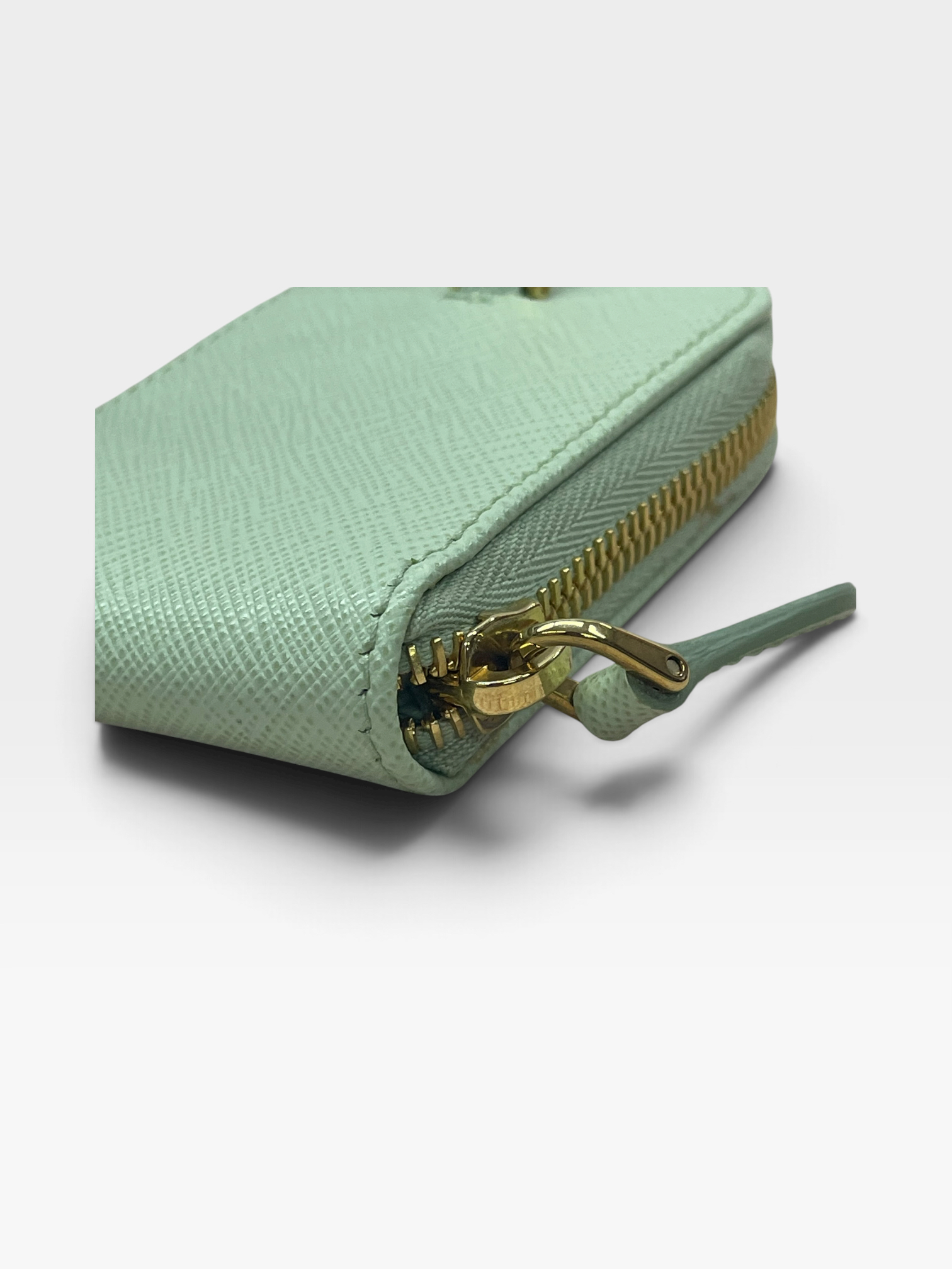 Pre-Owned Prada Saffiano Leather Re-Edition Bag / Product Code: 100105
