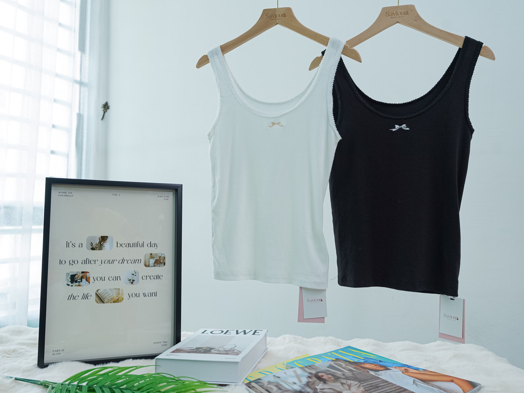 Cotton Slim-Fit Tank Top with Bow Embroidery ‖ 棉质蝴蝶结刺绣修身背心KR01439