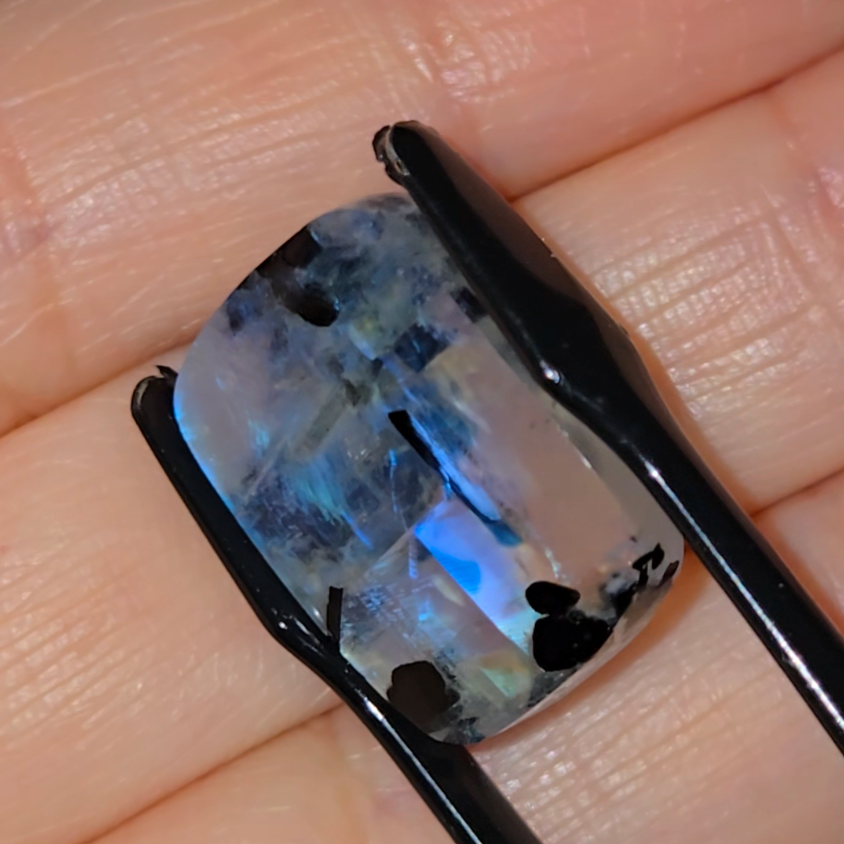 Gem-grade blue flash moonstone from India - MS2