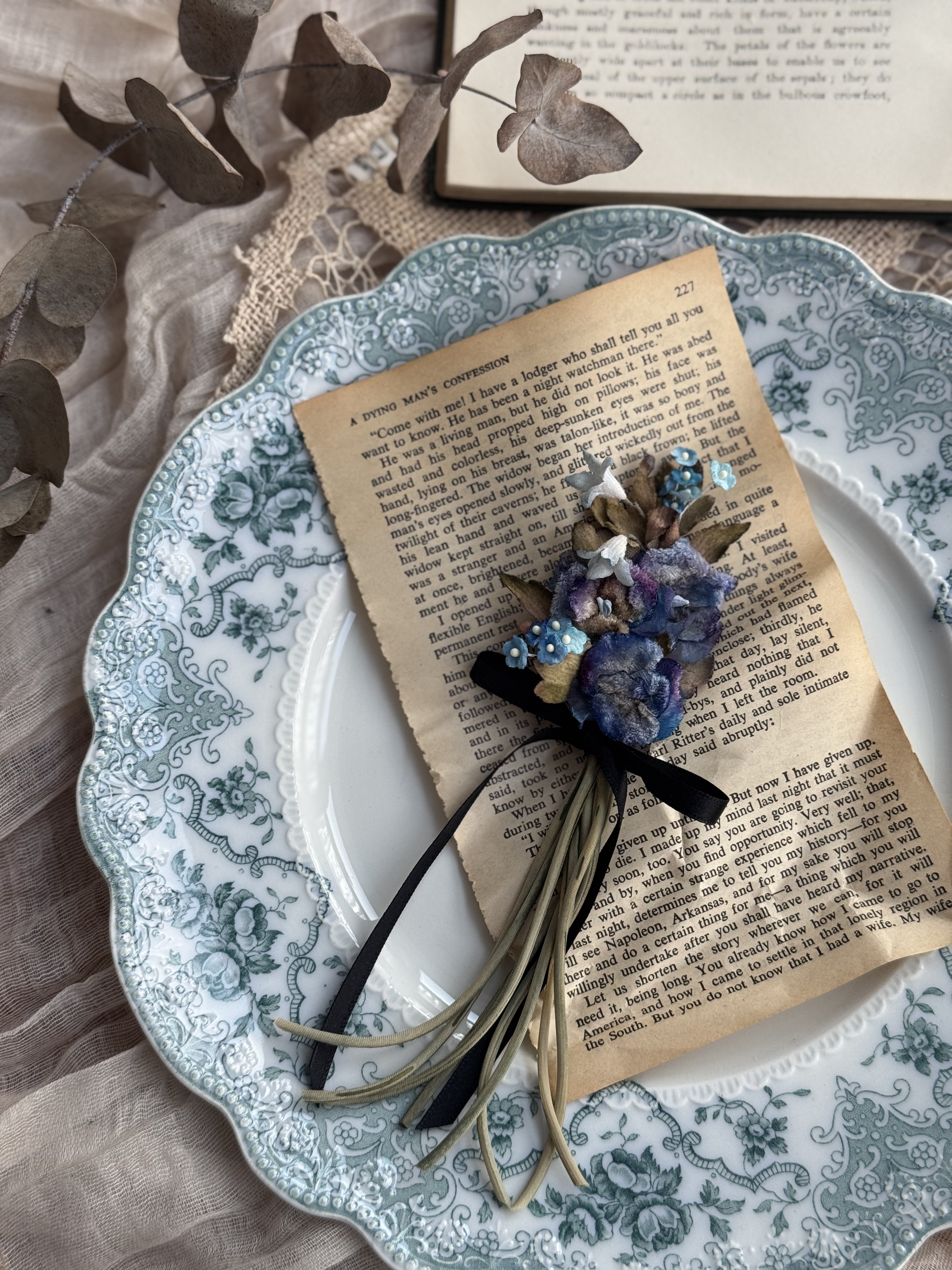 春日三色堇胸針