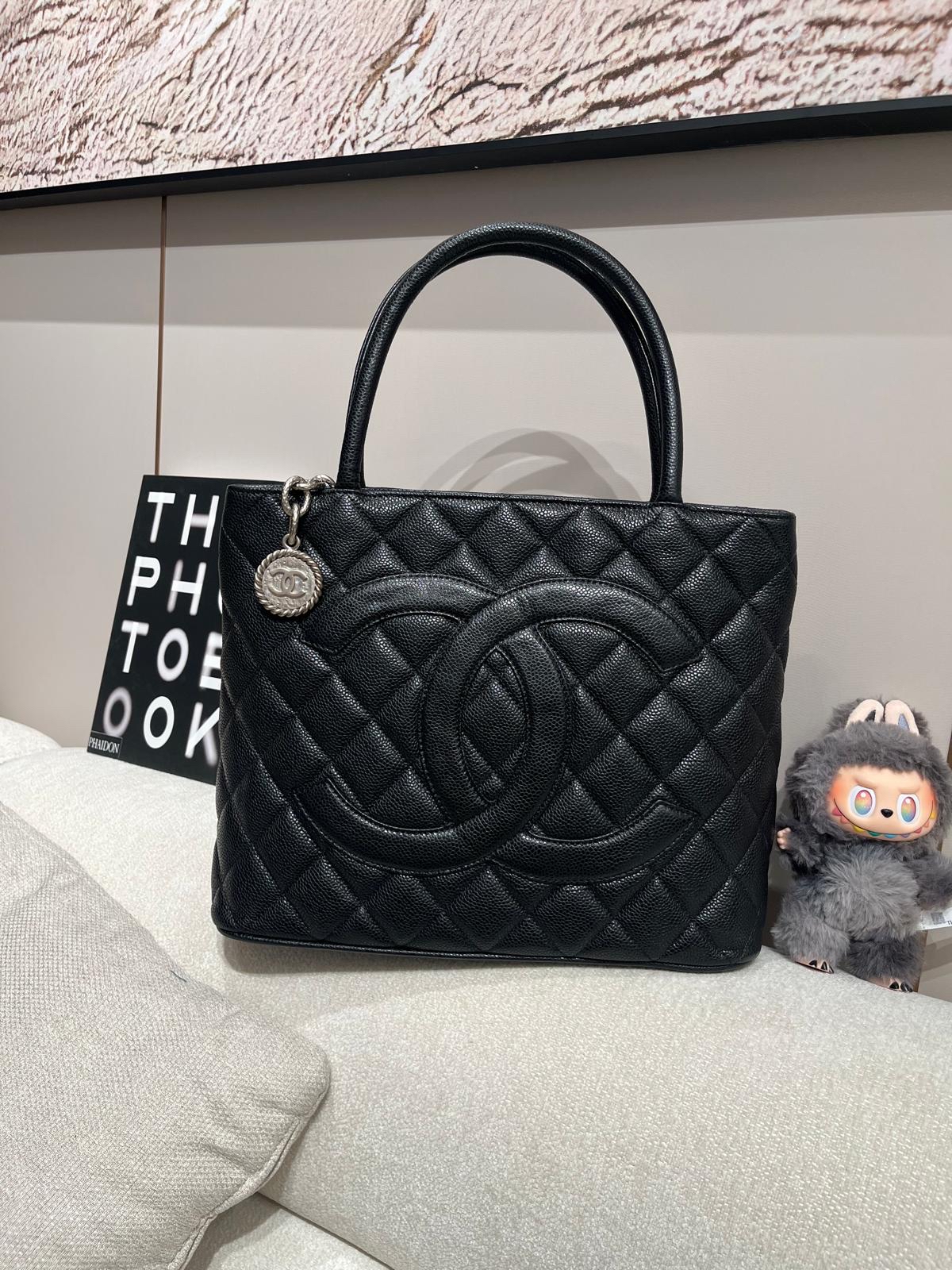 Chanel 黑色魚子醬牛皮希爾頓包，Vintage 絕版 100%Authentic ,95%new✅14Card ✅Dust bag