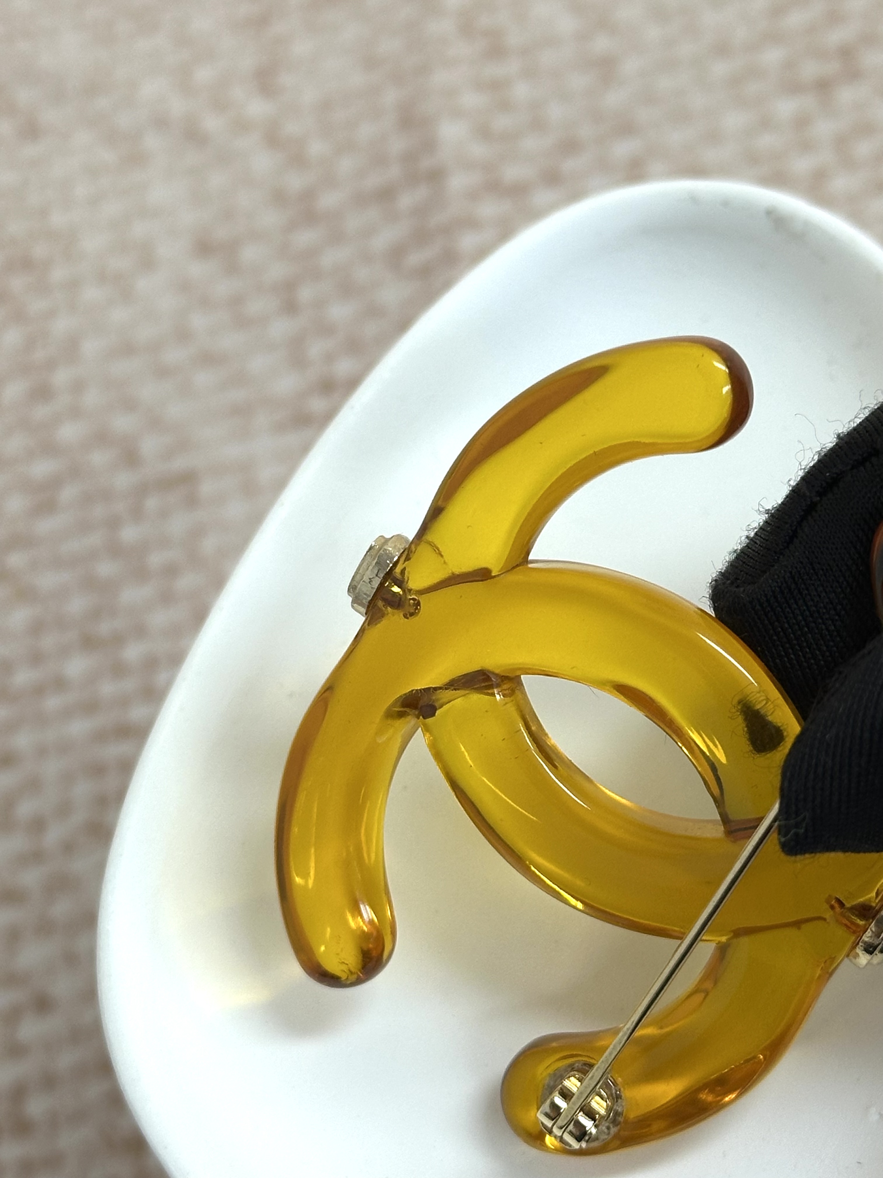 Pre-owned Chanel CC brooch/ Product Code: 26040602