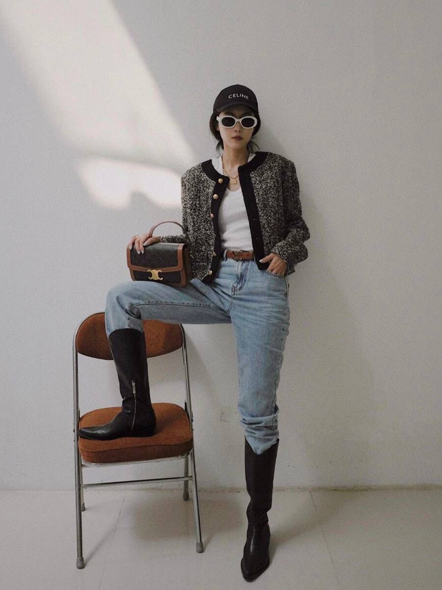 🔥大货实拍图 𝗖𝗘𝗟𝗜𝗡𝗘 ♥ 𝗧𝗥𝗜𝗢𝗠𝗣𝗛𝗘 𝗕𝗢𝗫 型号：191242 中号尺寸：22.5*16*7cm 小号尺寸：18.5*14*6cm 𝑪𝒆𝒍𝒊𝒏𝒆老花凯旋门，老花配纯色包边的设计，散发着法式优雅的气息，简直是复古到心坎儿😍