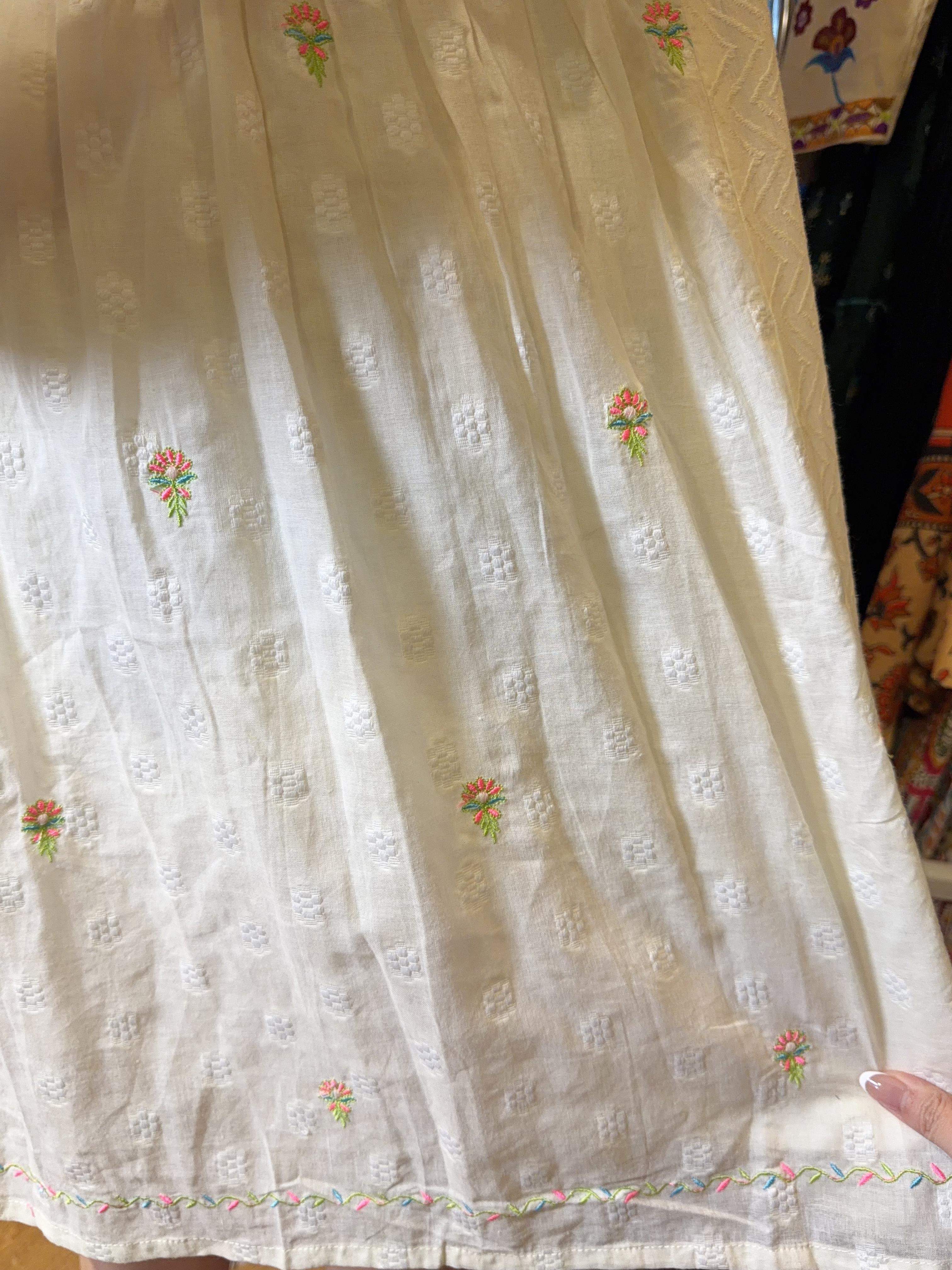 Milky White Accordion Fold Short OP 35" #1131