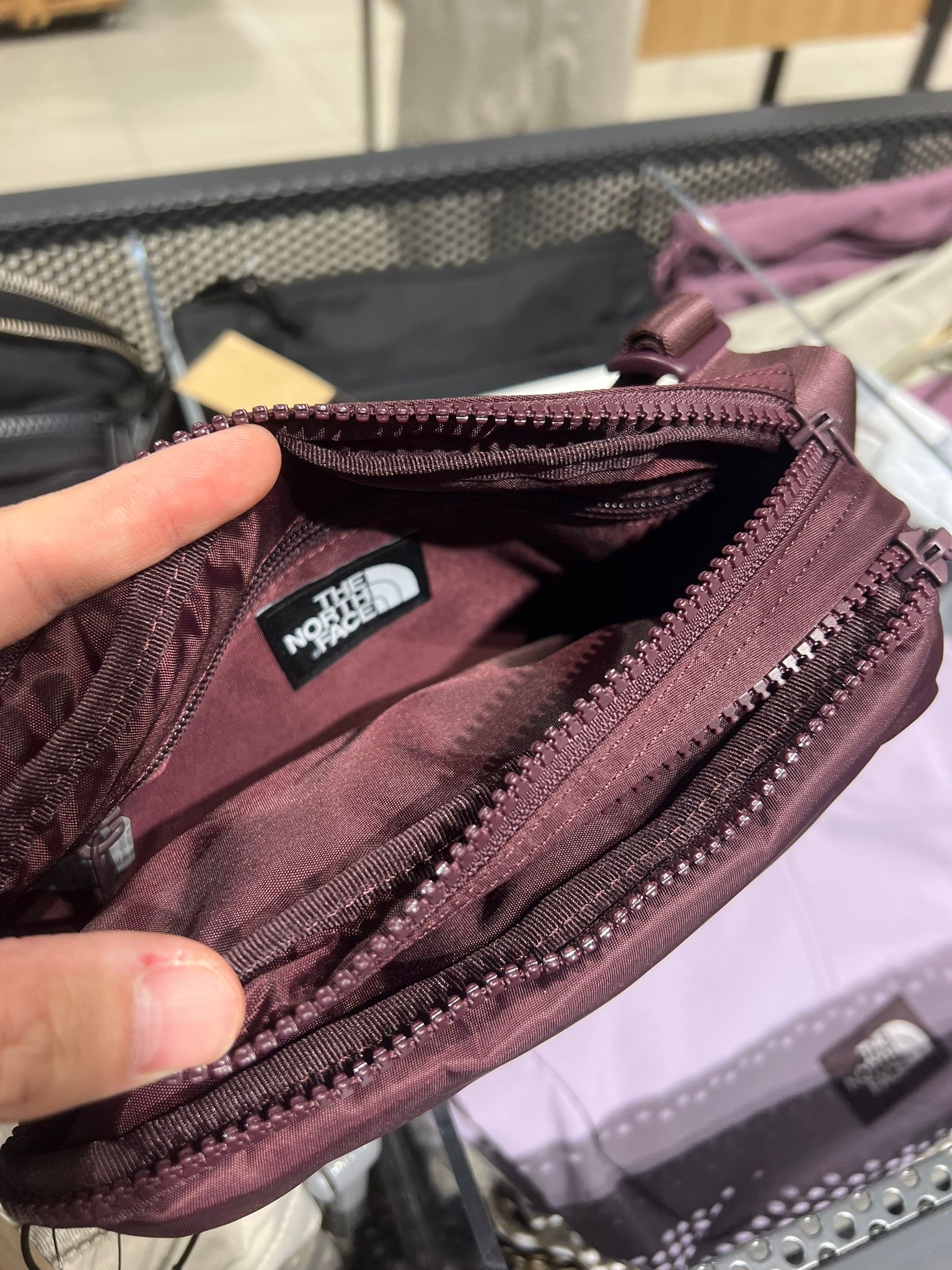 The North Face 尼龍質地斜孭袋