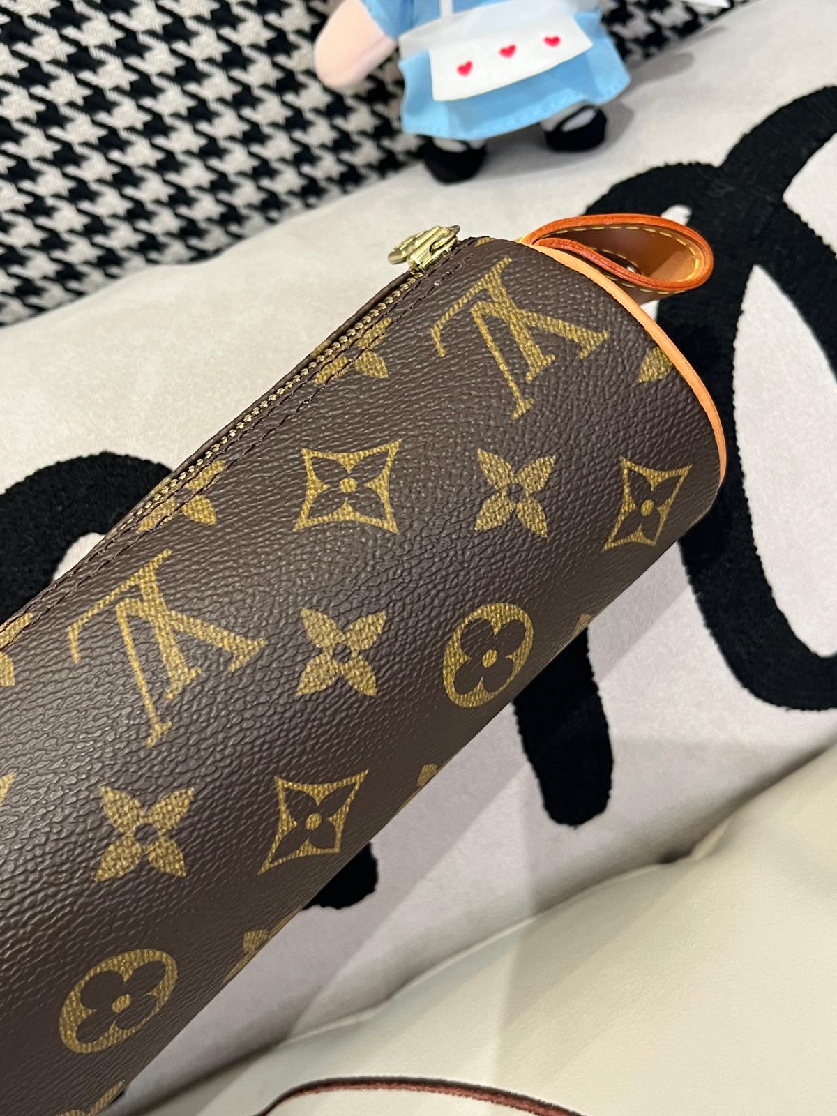 LV Monogram 圓桶筆袋 zip pouch 100%Authentic, 98%New ✅Dust bag