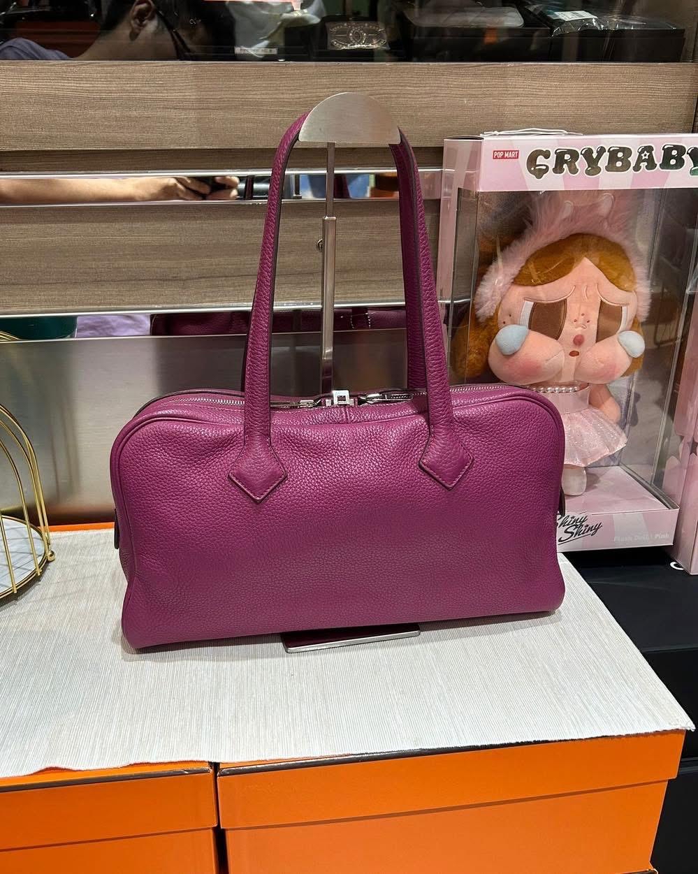 Hermes Victoria Elan 100%Authentic, 95%New ✅Dust bag✅Key Lock