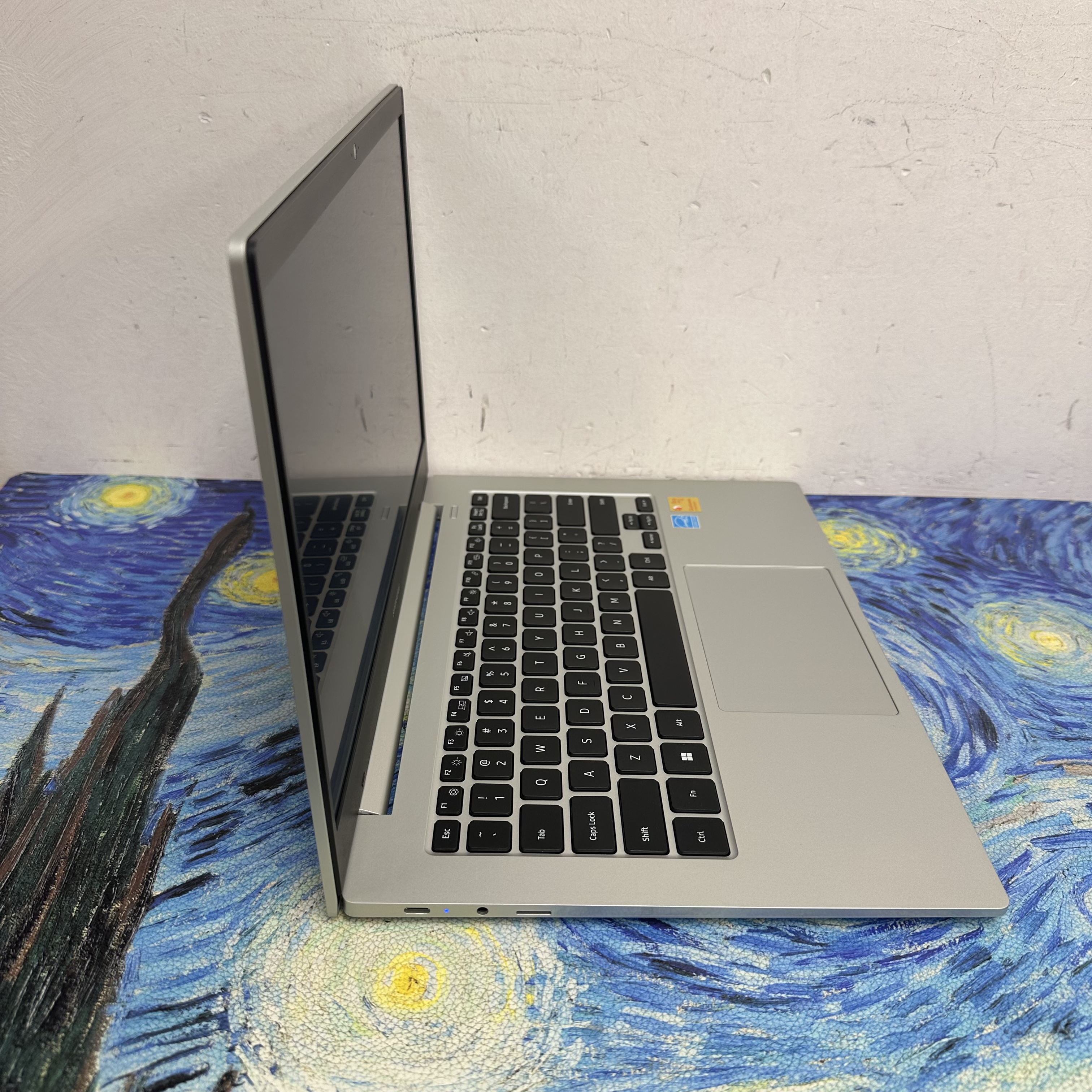 #5909 (14寸 5G版🤩三星文書機) Samsung / Snapdragon 8cx Gen2 / 8GB Ram/256GB SSD/超輕薄機身/支援MicroSD/ Book4 Pro /Laptop / Notebook /銀色 / Movie / Netflix / WiFi + Cellular /