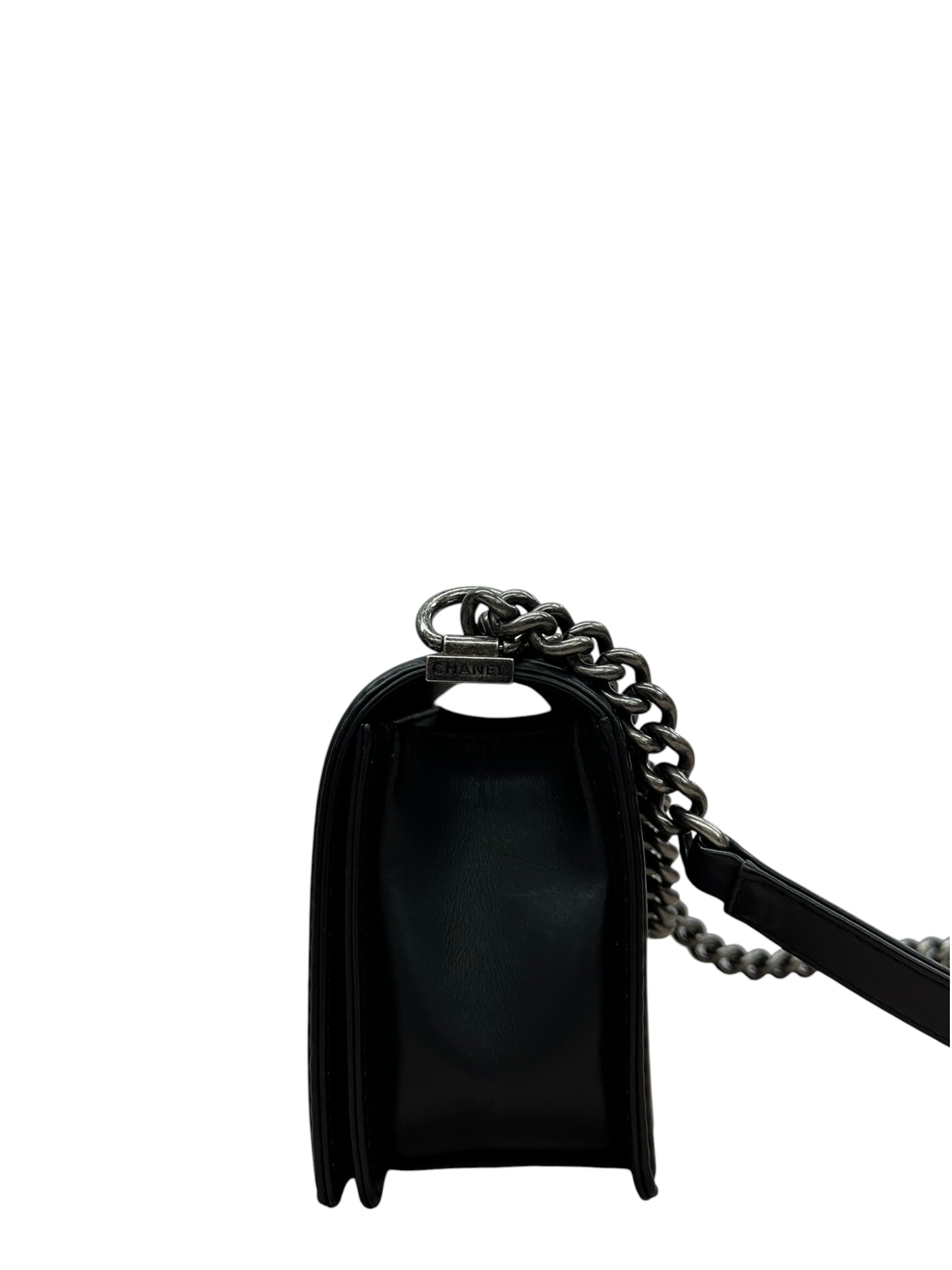 Pre-owned Chanel Boy 25 Handbag Calfskin / Product Code: 082102