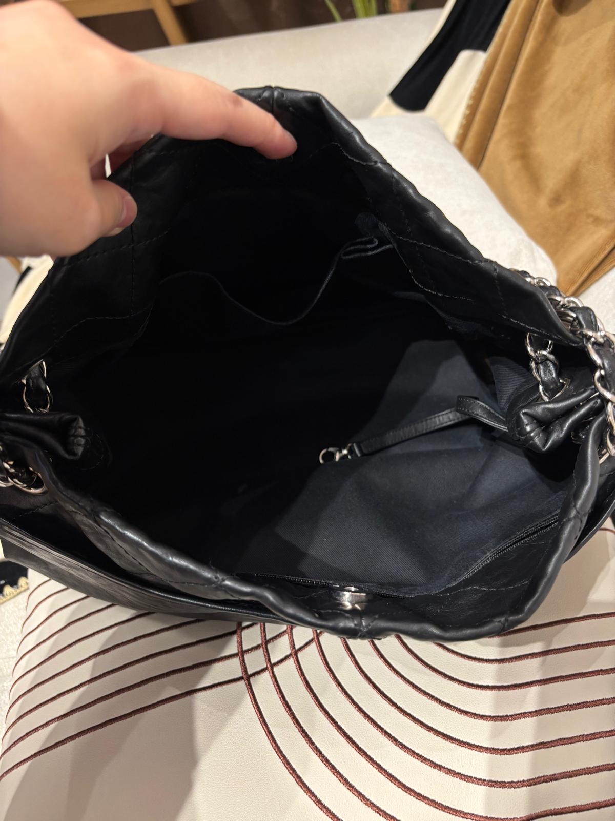 Chanel shoulder bag calfskin ,黑色牛皮 100%Authentic,95%new  ✅card✅dust bag  