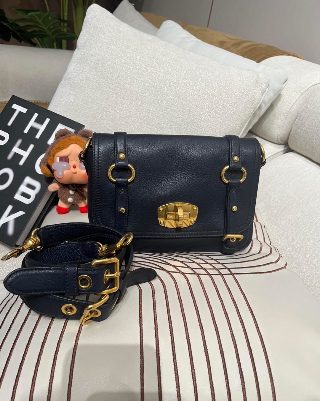 Miu Miu crossbody Bag  深藍色 100%Authentic, 95%New✅Dust bag
