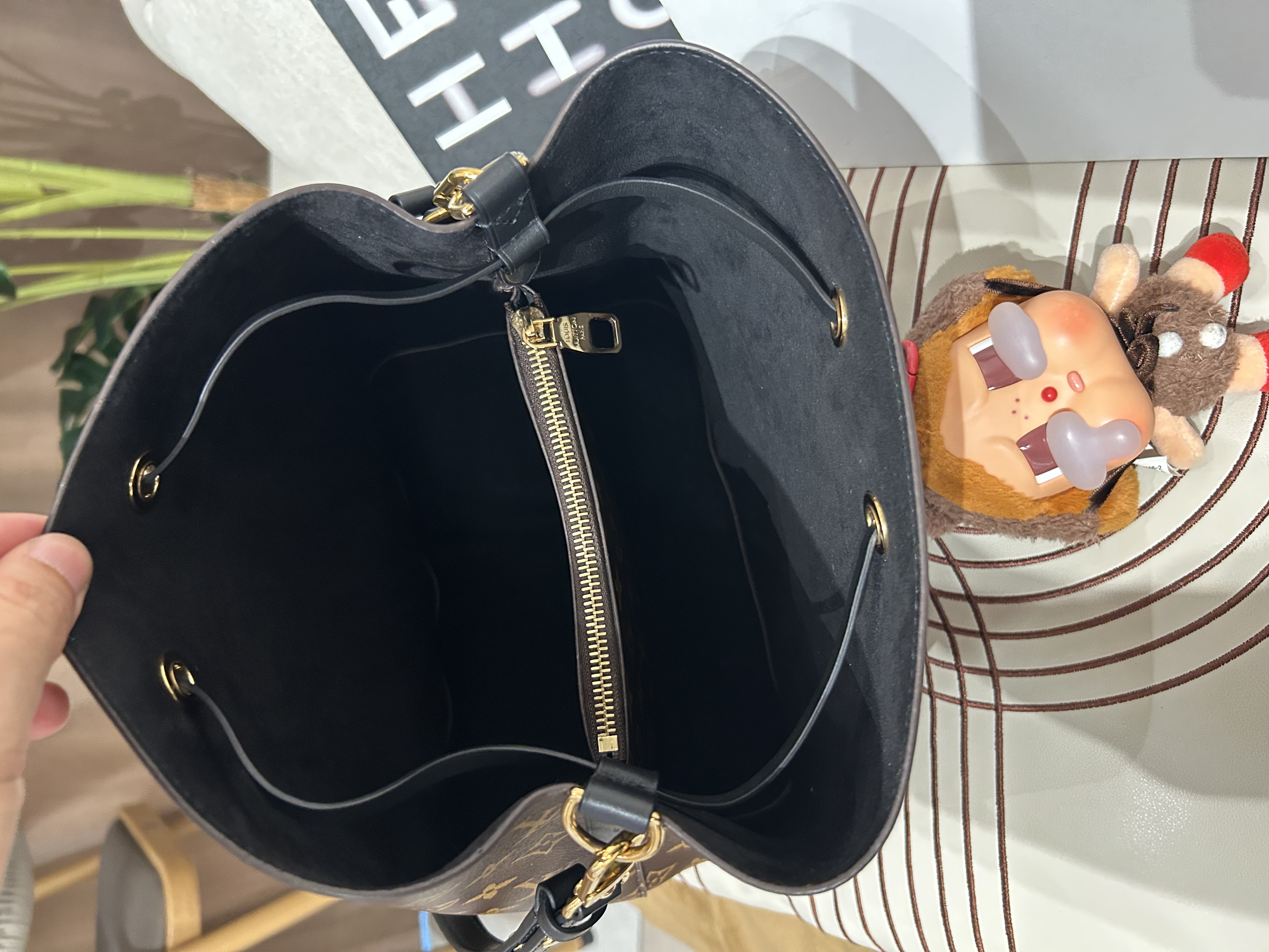 Lv NéoNoé MM Shoulder Bag nepnoe bucket bag M44020,100%Authentic, 95%New ✅Dust bag 