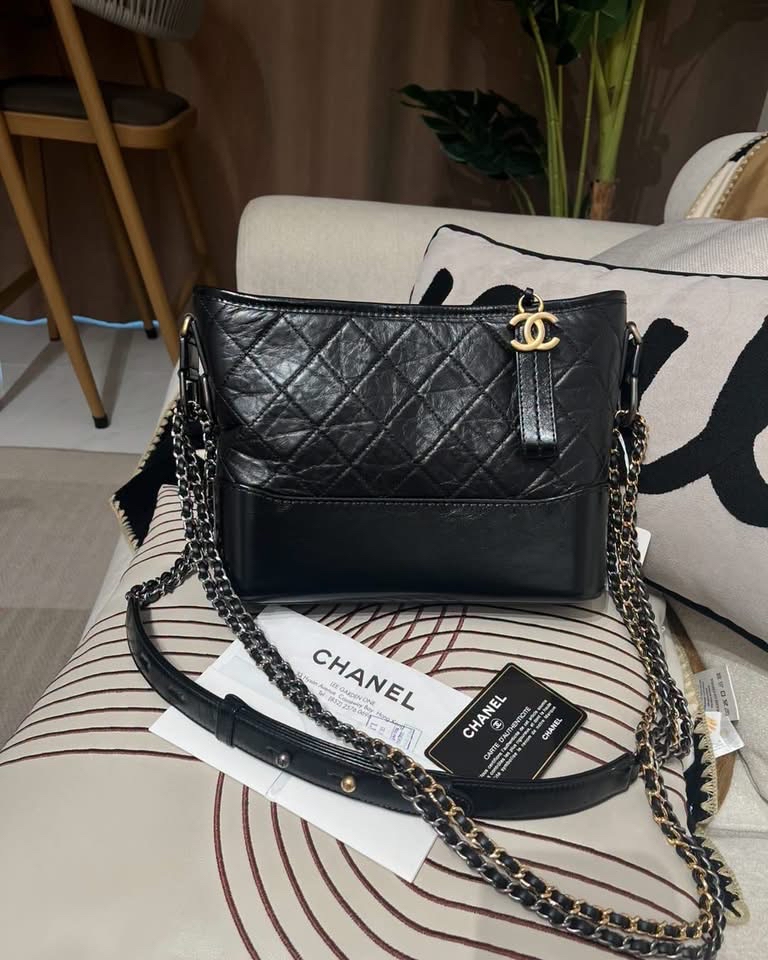 Chanel Gabrielle hobo new medium AS1521 Noir 100%Authentic ,98%new ✅專門店收據✅30card✅dust bag ✅盒