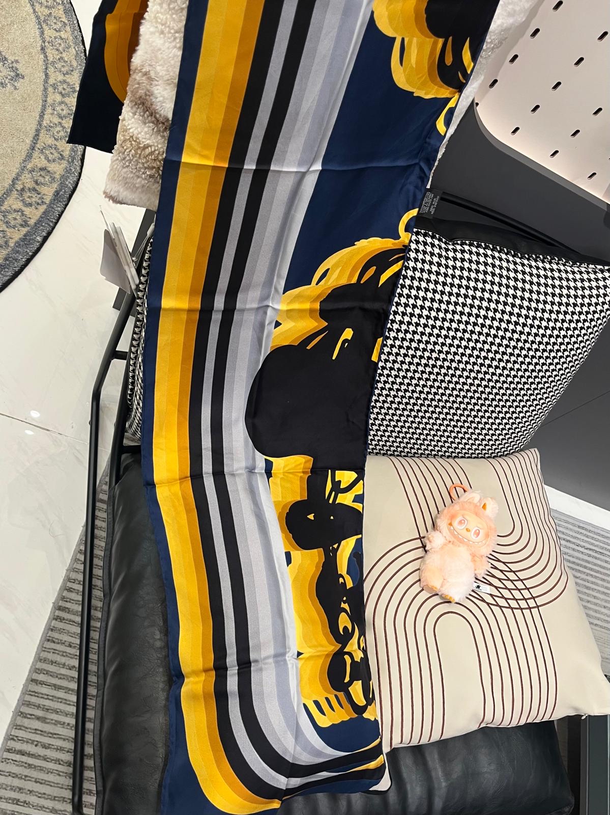 Hermes Maxi Twilly 100%Authentic, 98%New✅Box