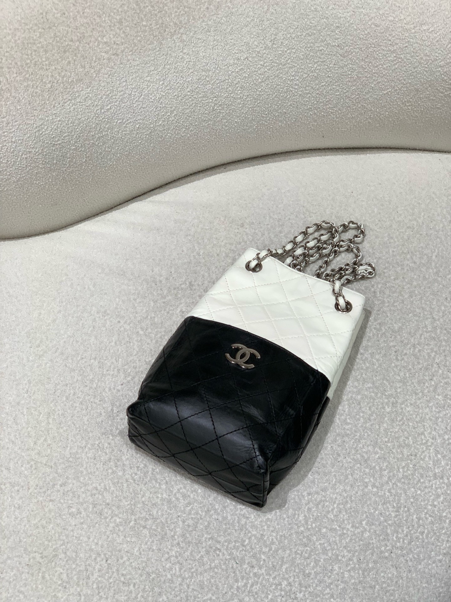 【預訂貨品】Chanel黑白熊貓配色水桶包