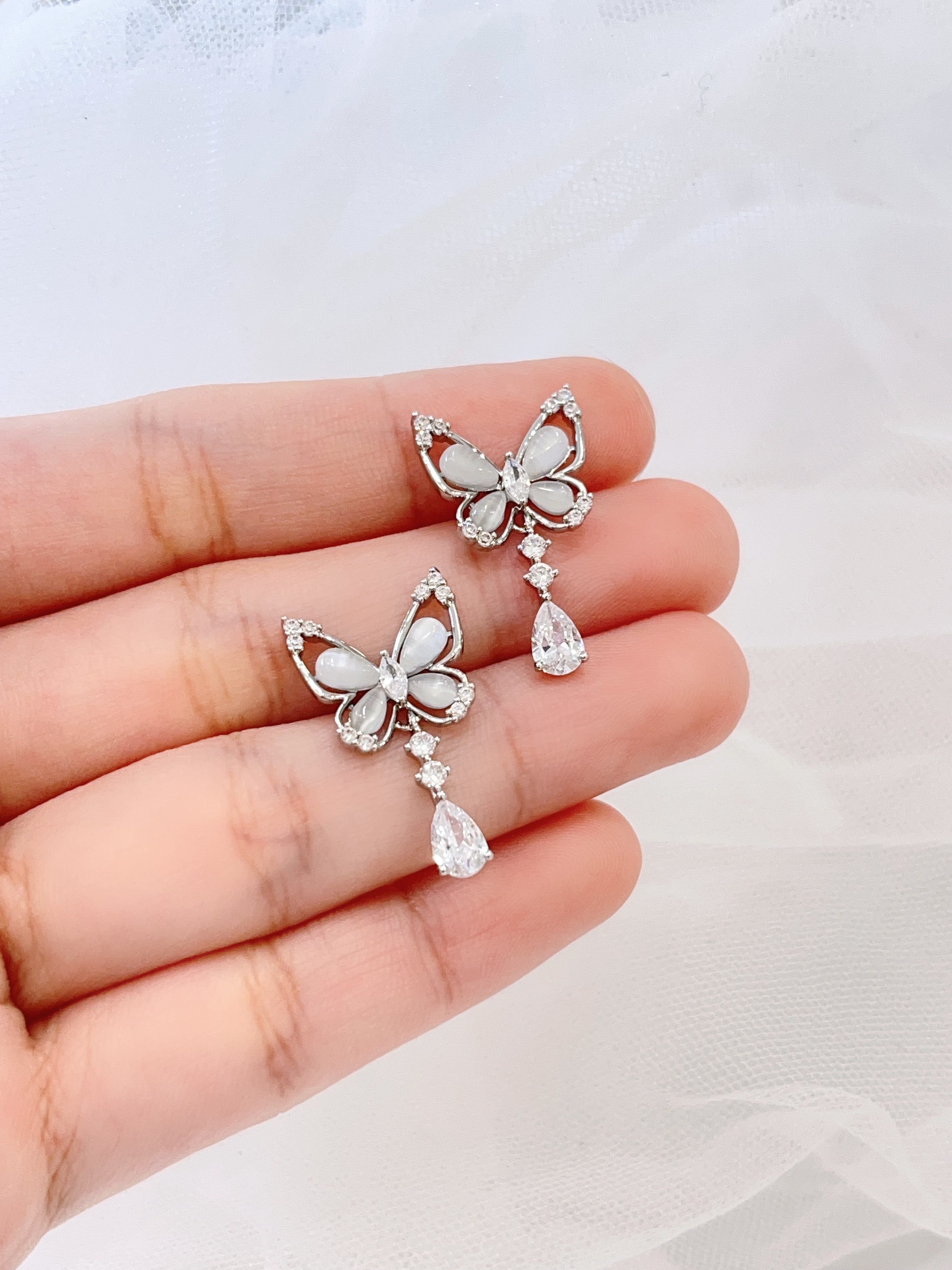 温柔猫眼蝴蝶中长款耳环